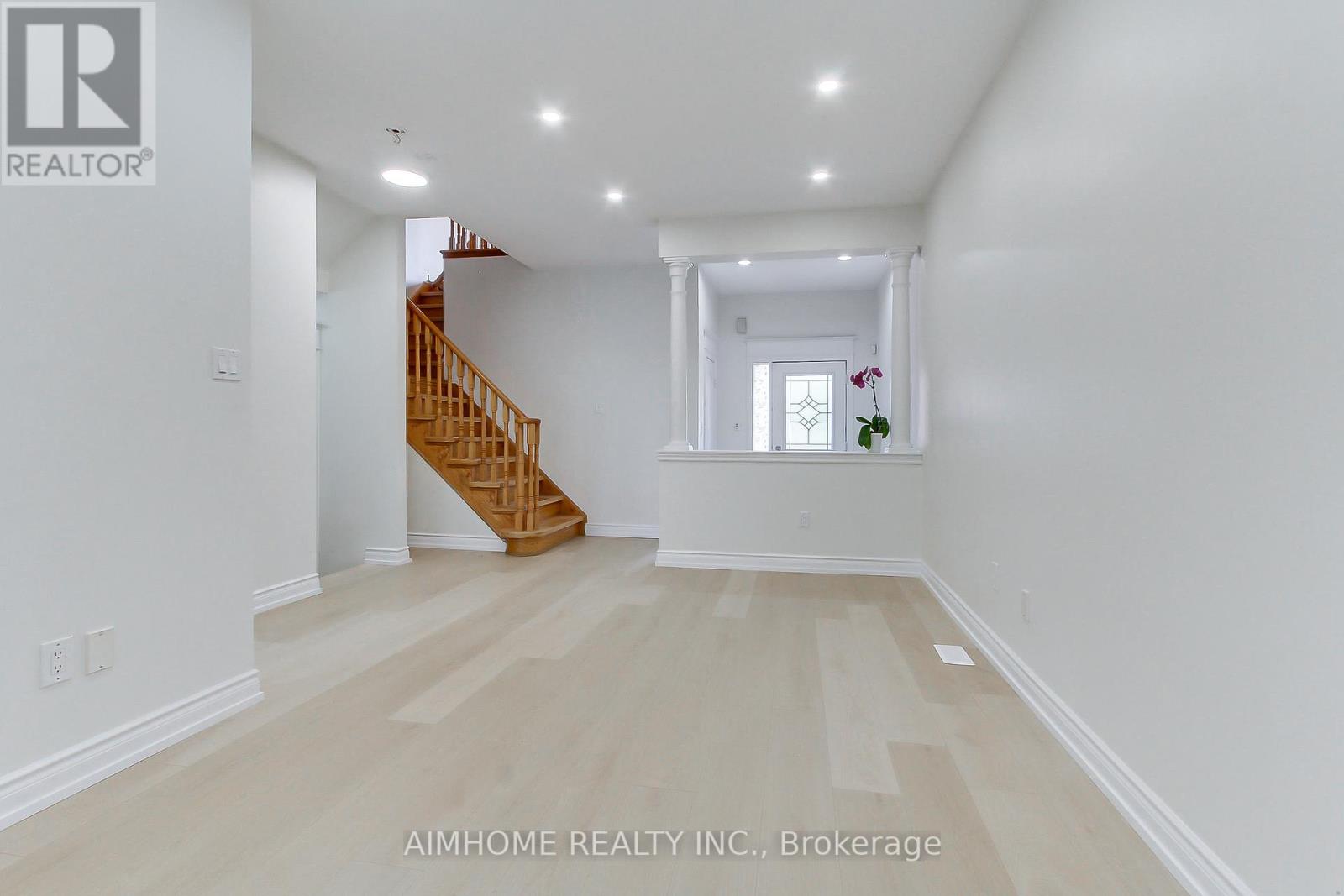177 Denise Circle, Newmarket, Ontario  L3X 2K2 - Photo 9 - N13435452