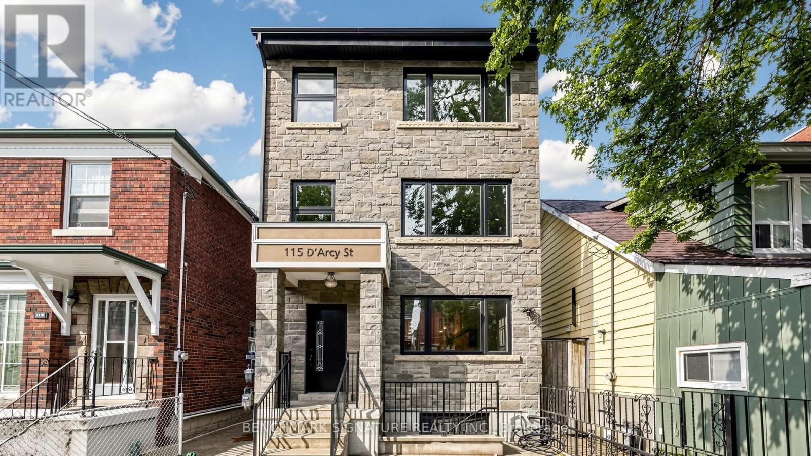 BSMT - 115 D'ARCY STREET, Toronto, Ontario
