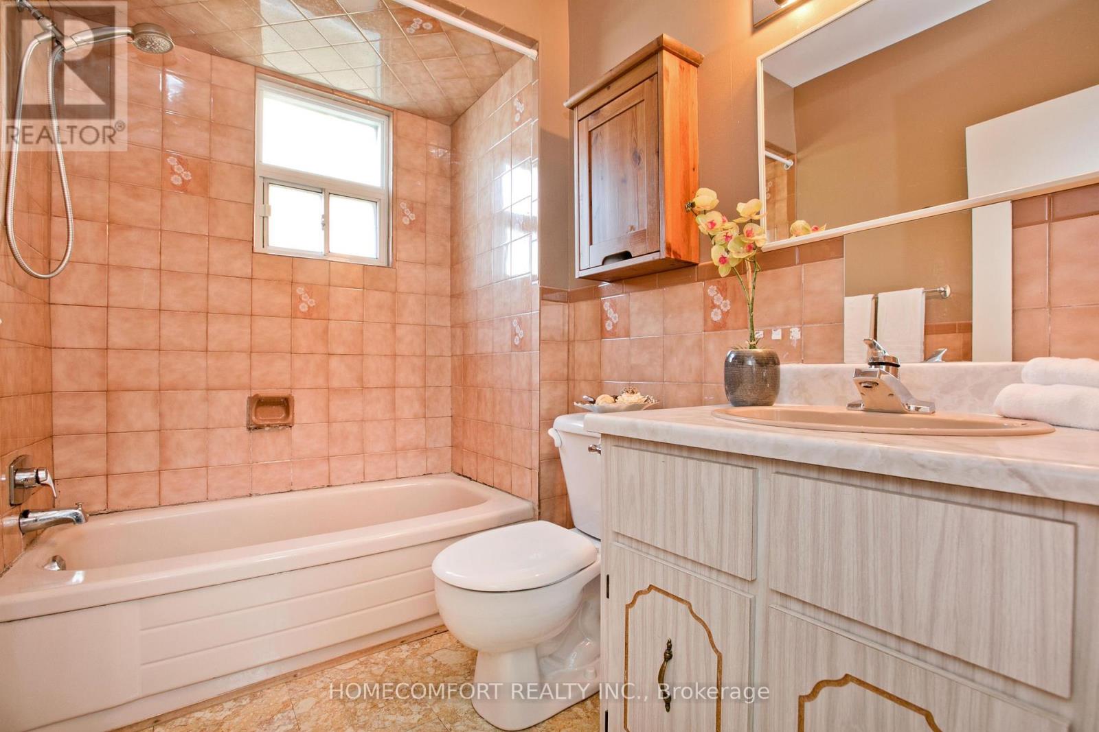 62 Keystone Avenue, Toronto, Ontario  M4C 1H4 - Photo 19 - E13482144