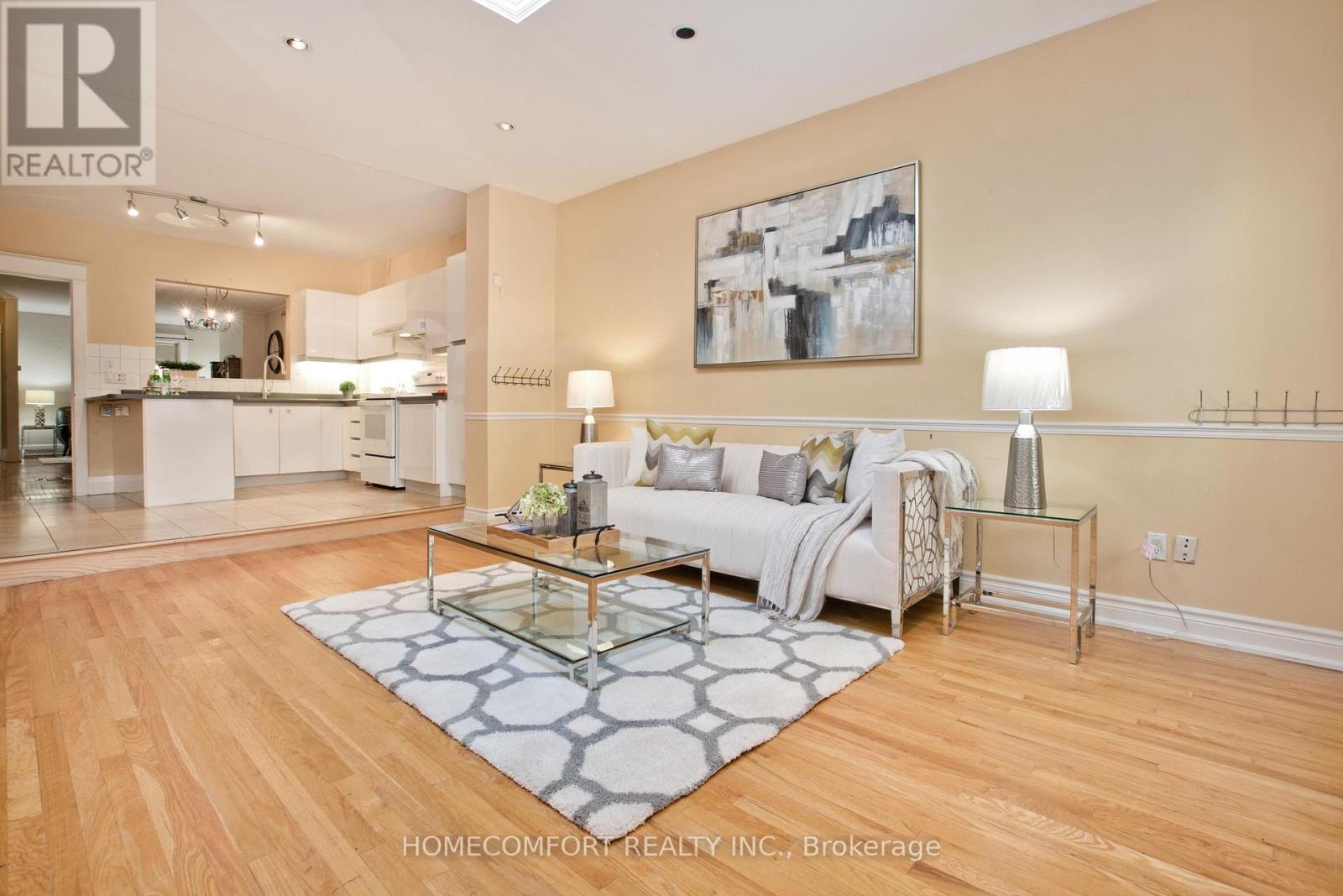 62 Keystone Avenue, Toronto, Ontario  M4C 1H4 - Photo 2 - E13482144