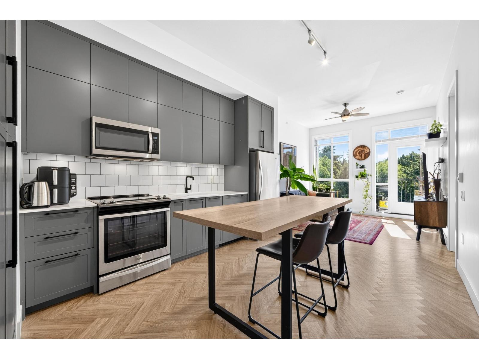 407 10168 149 STREET, Surrey, British Columbia