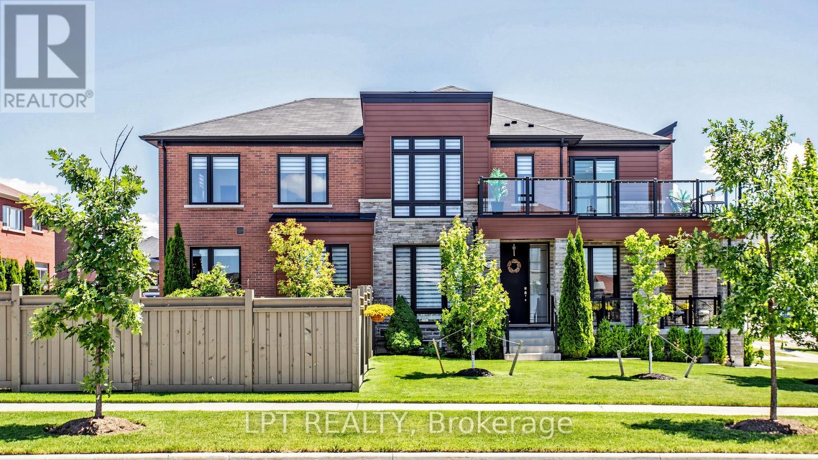 241 HOLLADAY DRIVE, Aurora, Ontario