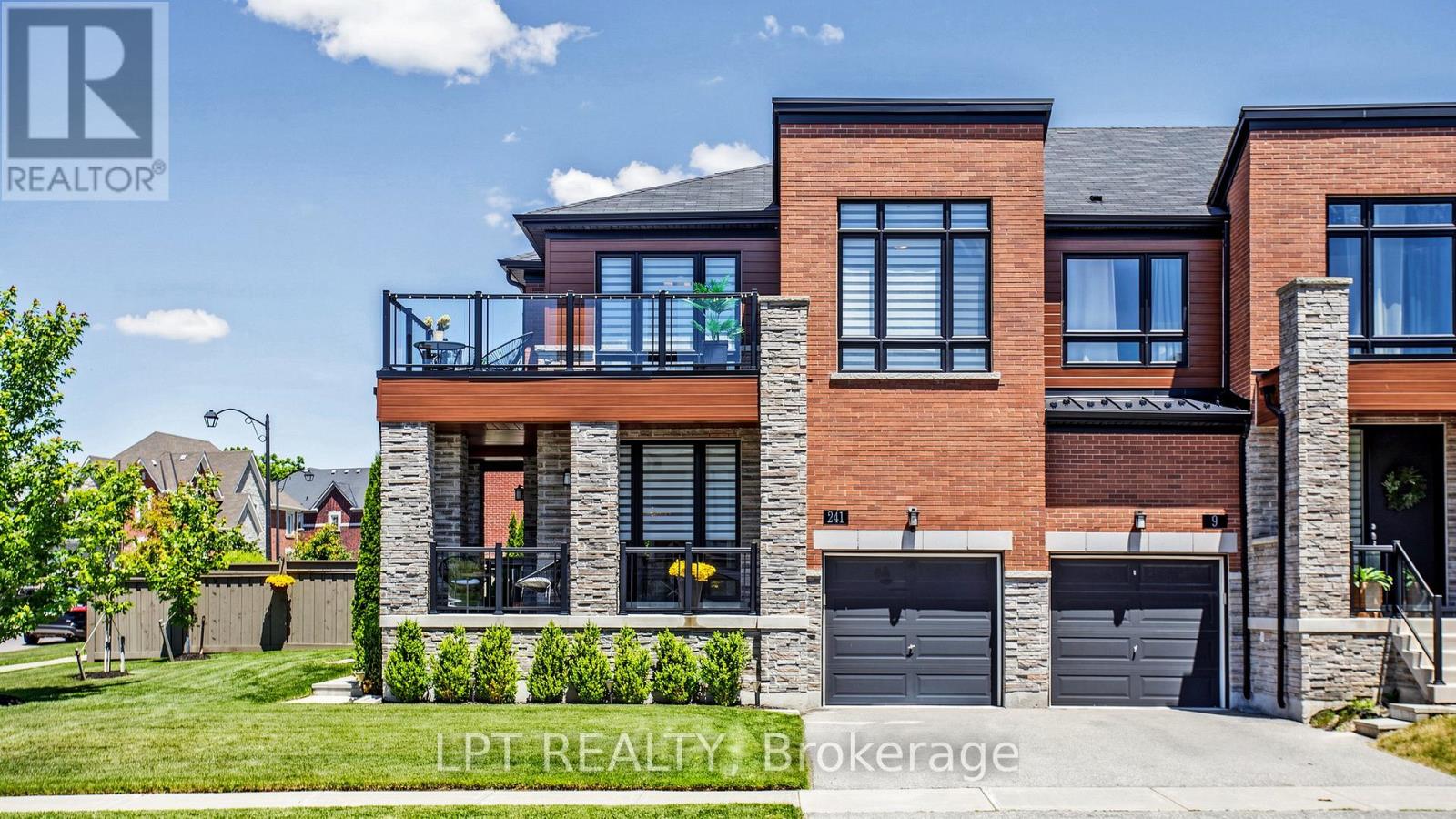 241 Holladay Drive, Aurora, Ontario  L4G 0Z4 - Photo 2 - N13482198