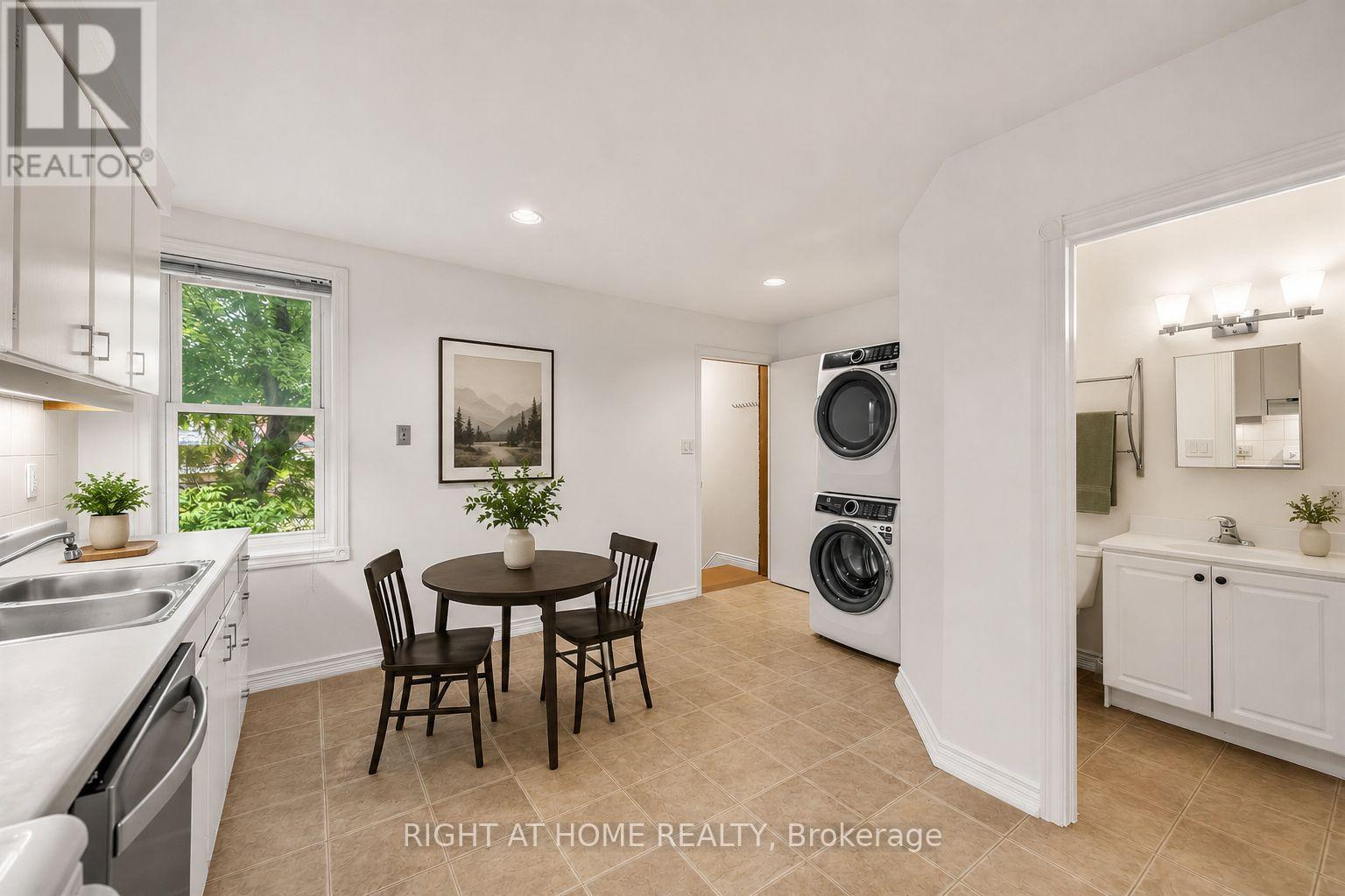 38 Kenneth Avenue, Toronto, Ontario  M6P 1H9 - Photo 13 - W13482172