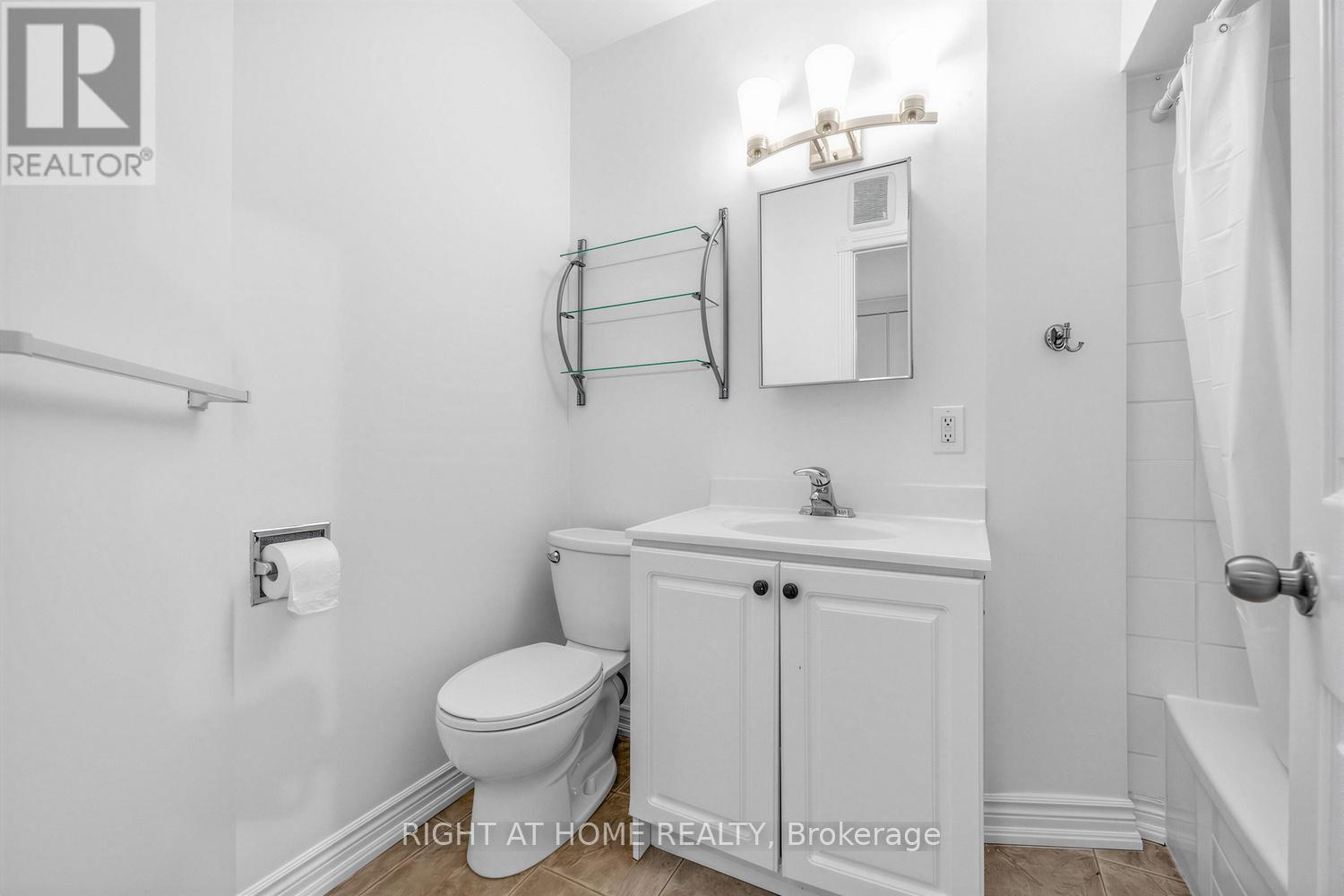 38 Kenneth Avenue, Toronto, Ontario  M6P 1H9 - Photo 16 - W13482172