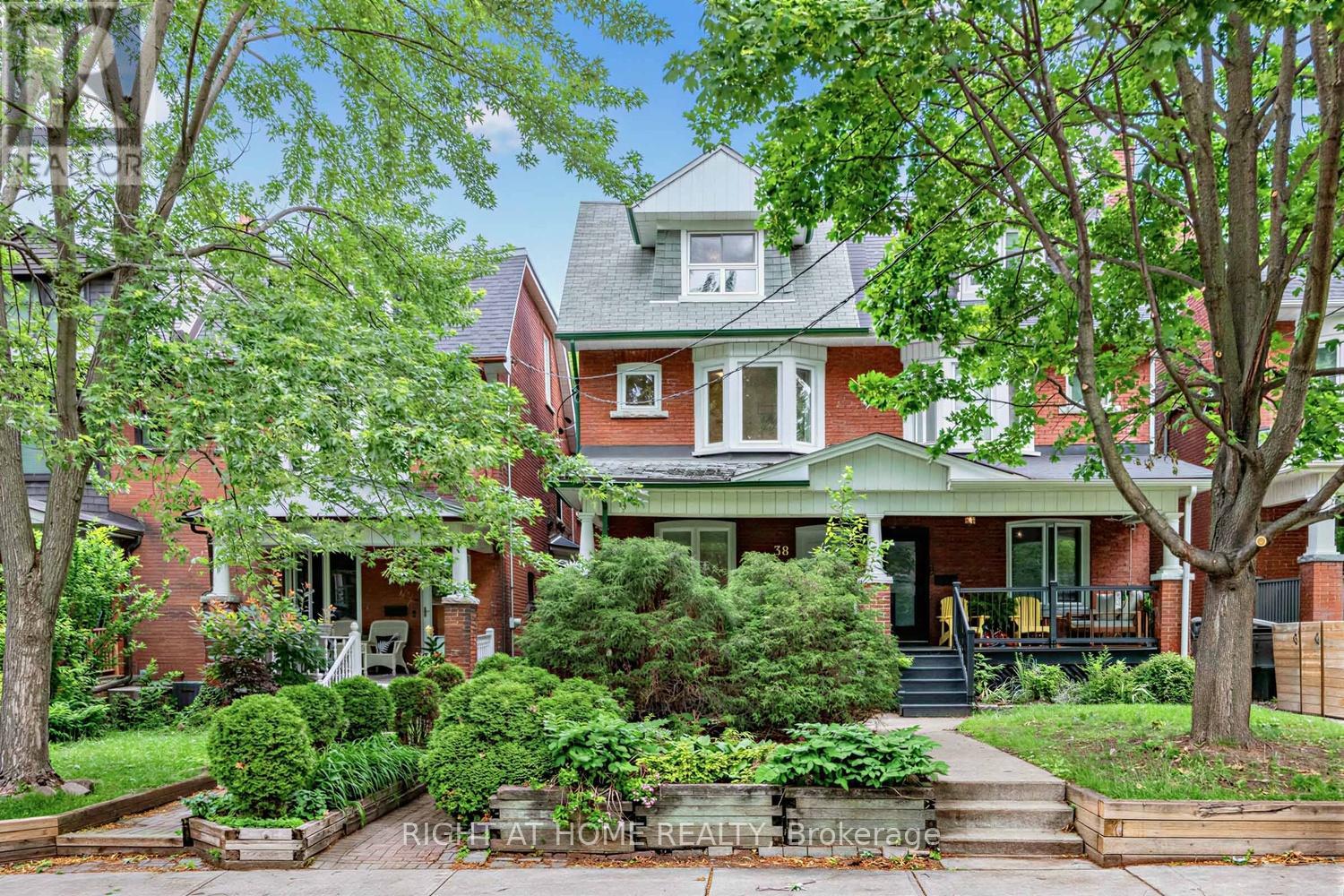38 Kenneth Avenue, Toronto, Ontario  M6P 1H9 - Photo 2 - W13482172