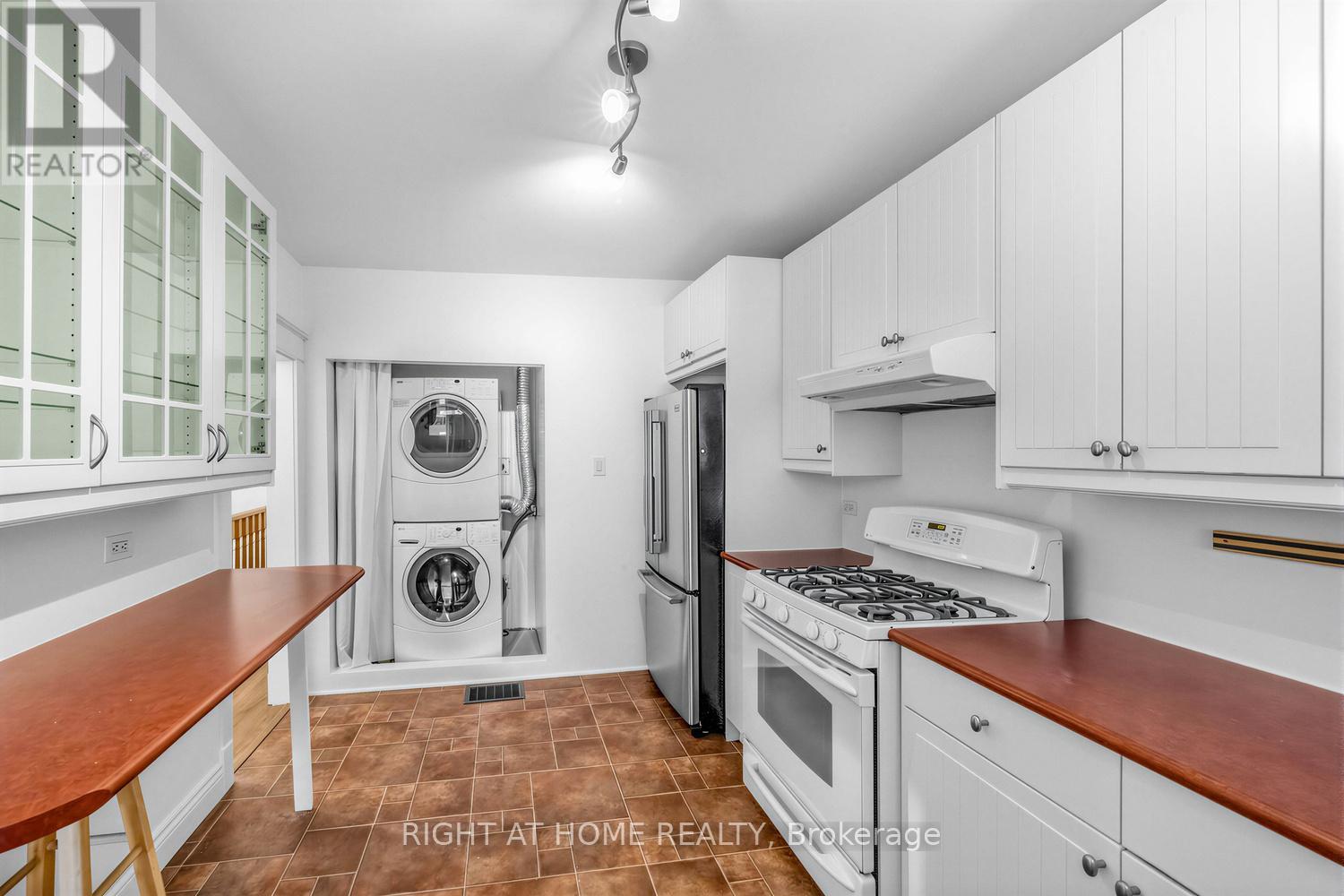 38 Kenneth Avenue, Toronto, Ontario  M6P 1H9 - Photo 27 - W13482172