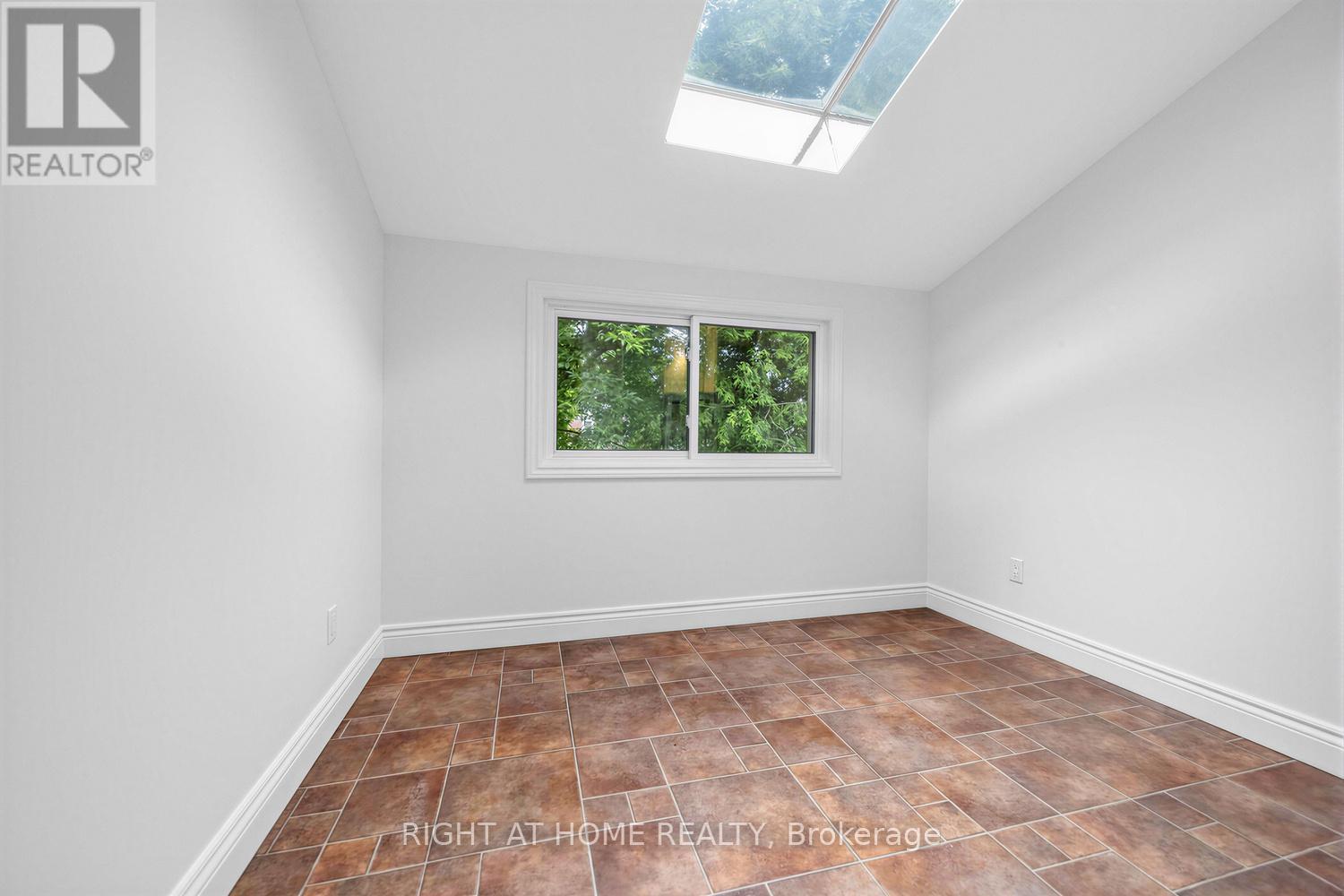 38 Kenneth Avenue, Toronto, Ontario  M6P 1H9 - Photo 29 - W13482172