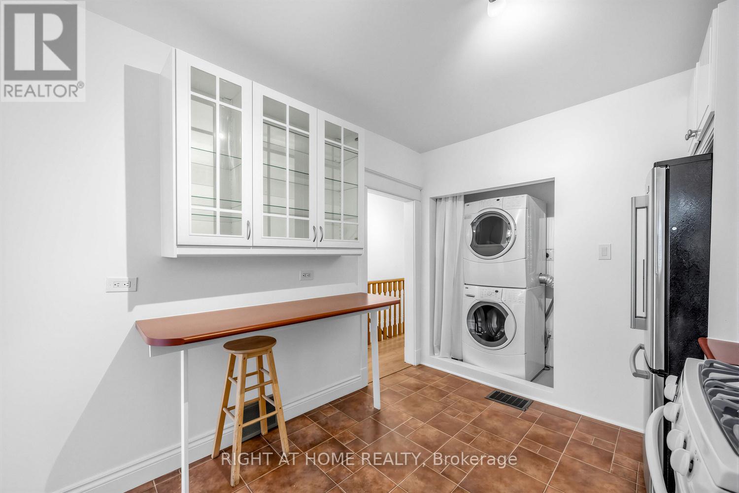 38 Kenneth Avenue, Toronto, Ontario  M6P 1H9 - Photo 30 - W13482172