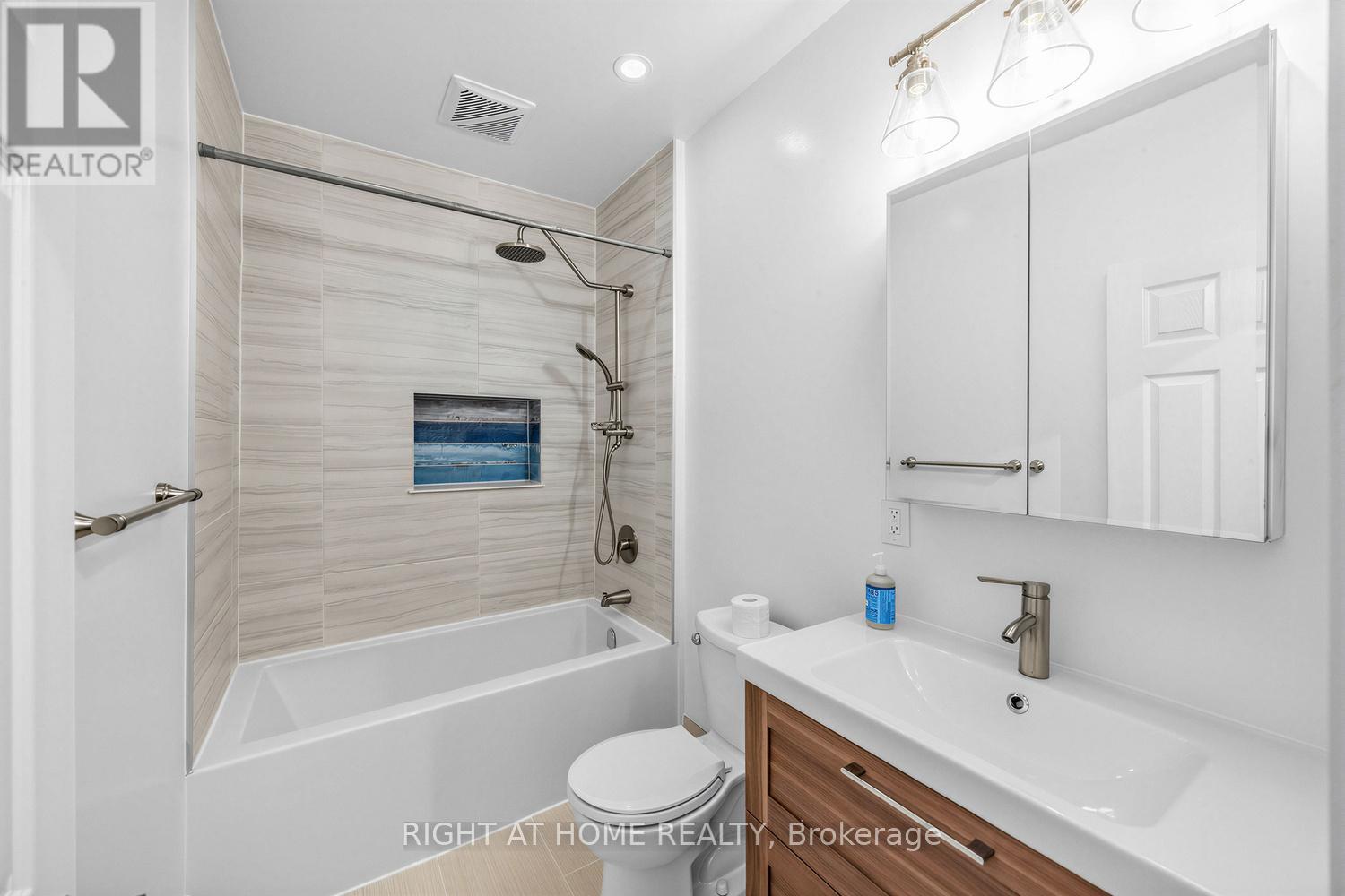 38 Kenneth Avenue, Toronto, Ontario  M6P 1H9 - Photo 31 - W13482172