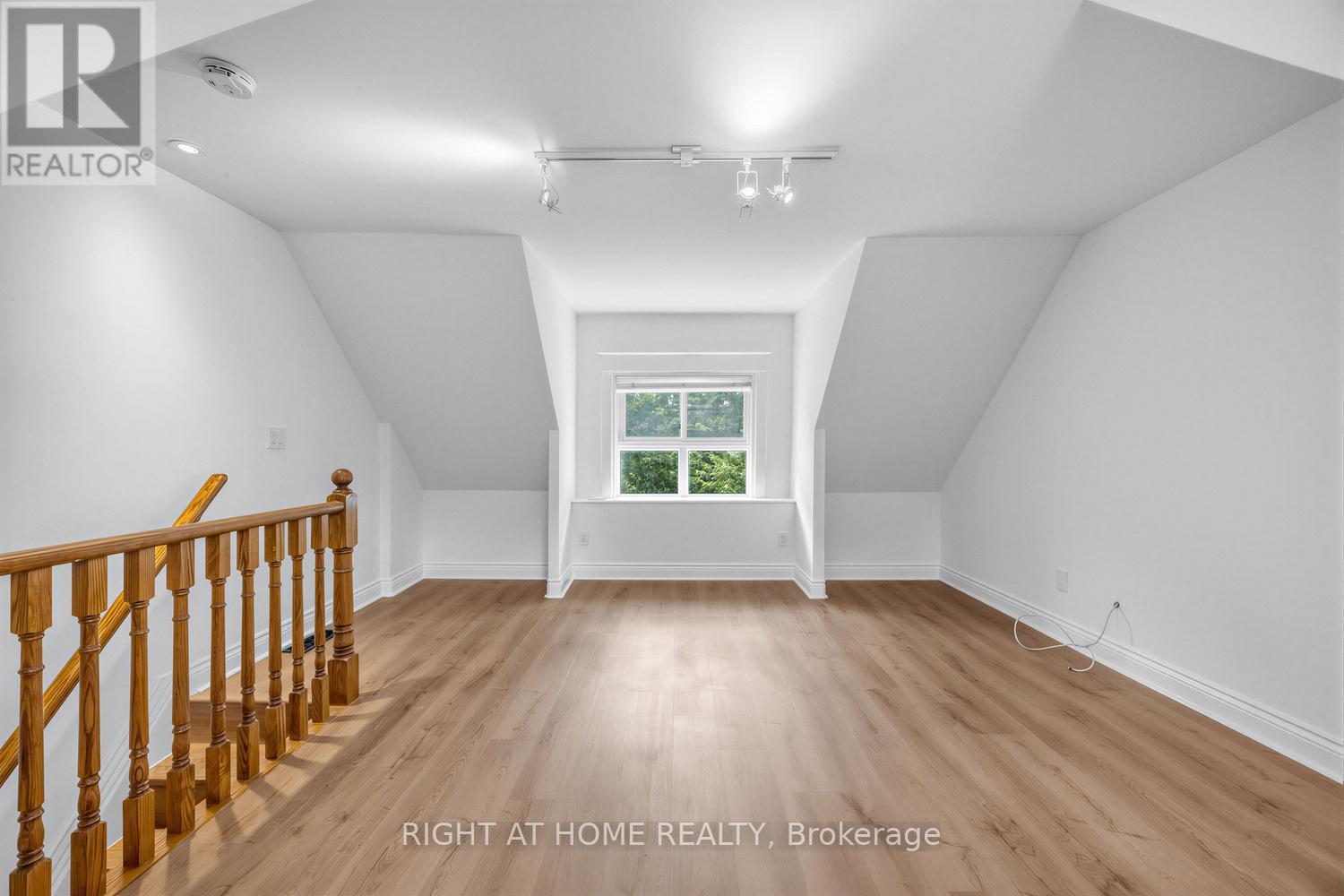 38 Kenneth Avenue, Toronto, Ontario  M6P 1H9 - Photo 33 - W13482172