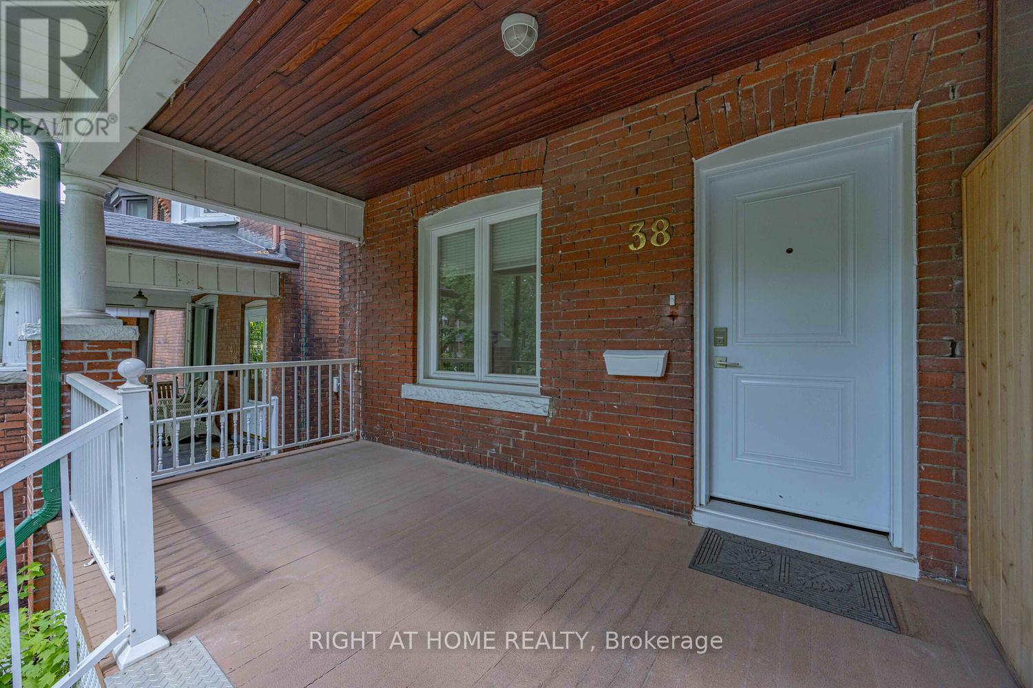 38 Kenneth Avenue, Toronto, Ontario  M6P 1H9 - Photo 4 - W13482172