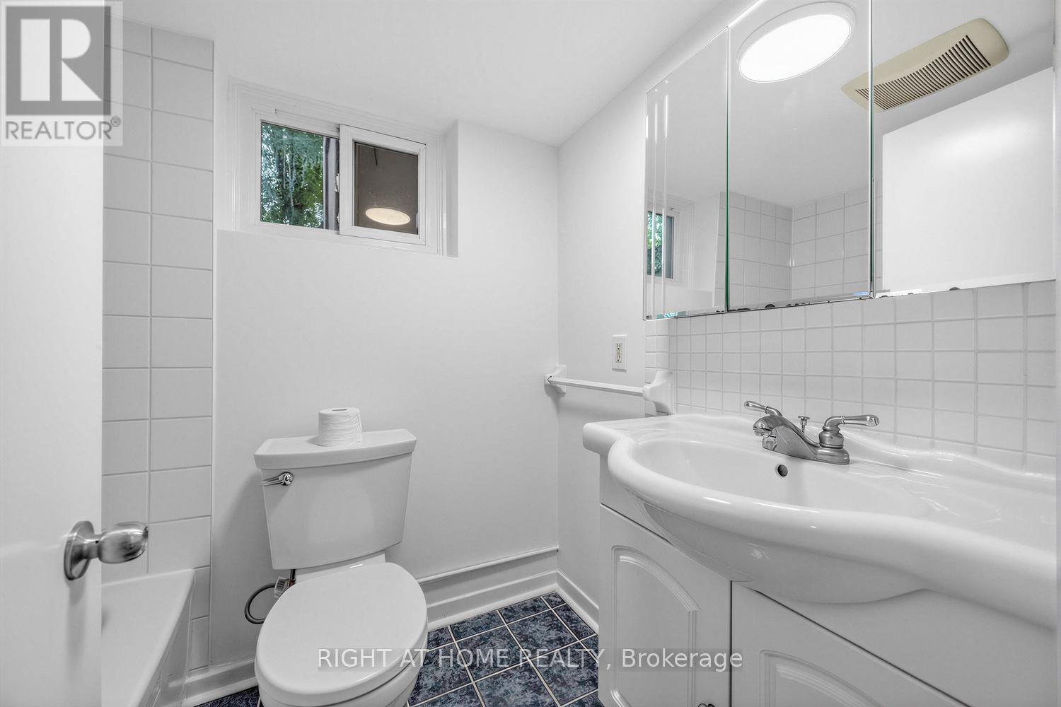 38 Kenneth Avenue, Toronto, Ontario  M6P 1H9 - Photo 43 - W13482172