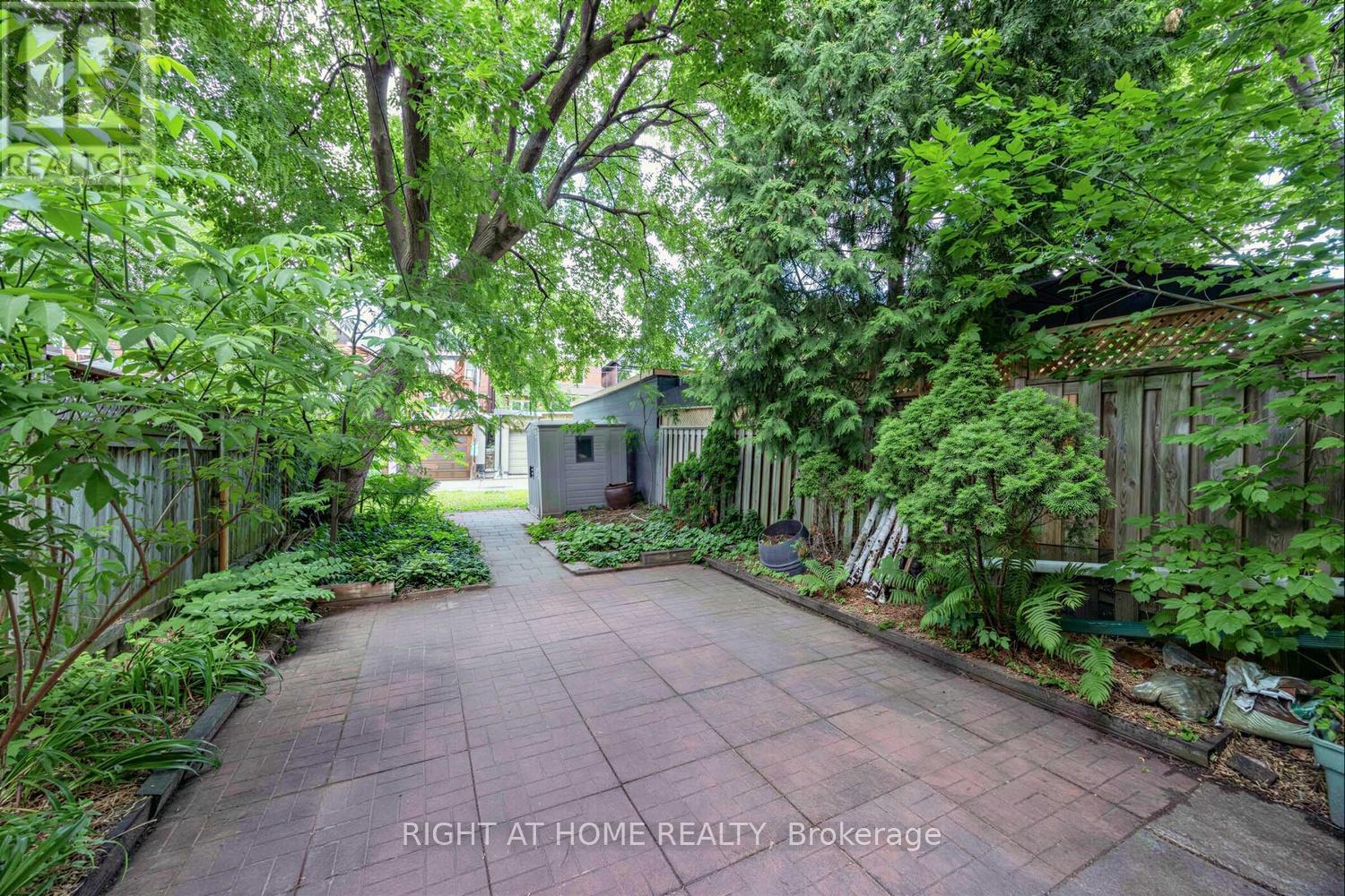 38 Kenneth Avenue, Toronto, Ontario  M6P 1H9 - Photo 44 - W13482172