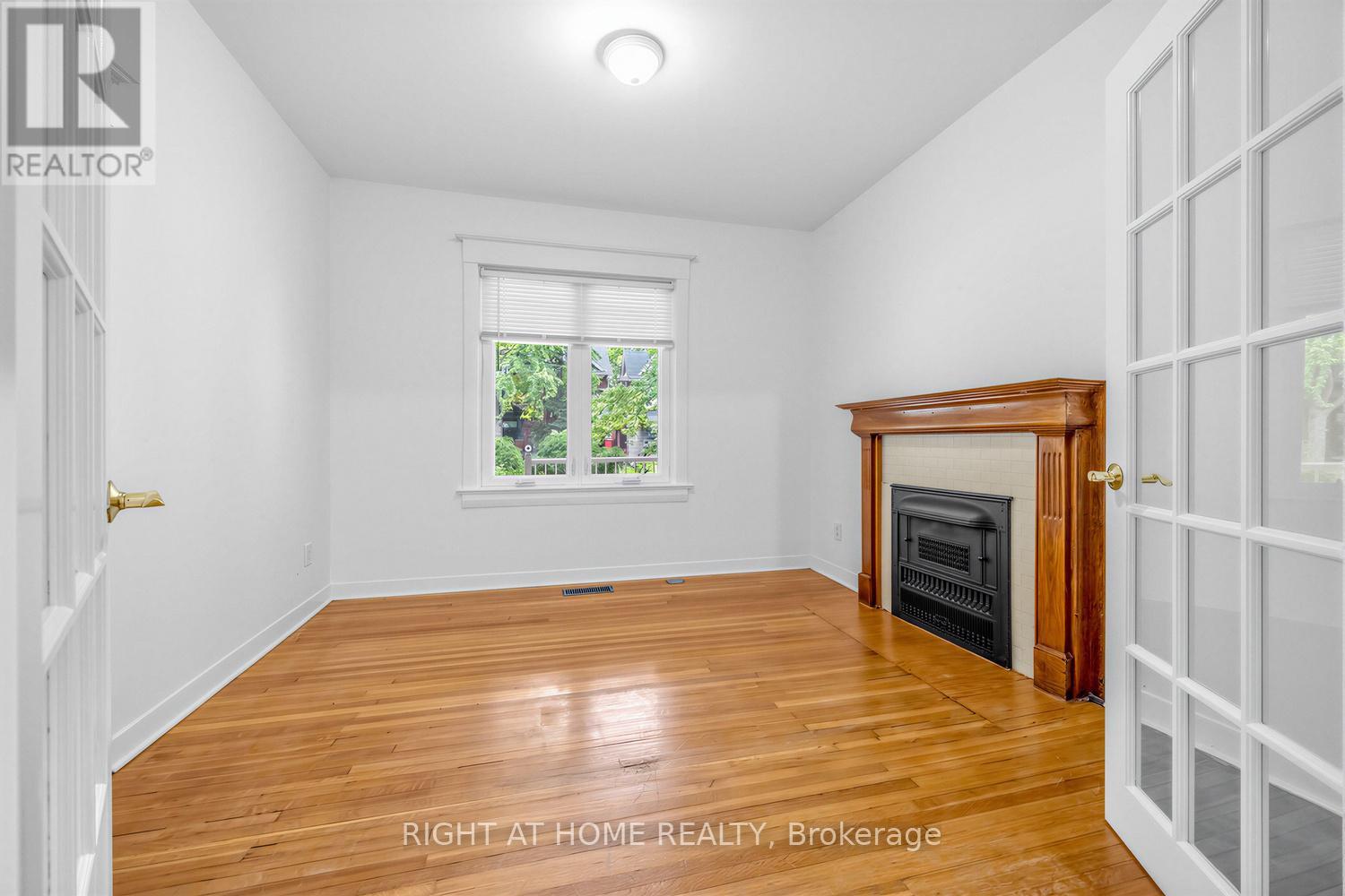 38 Kenneth Avenue, Toronto, Ontario  M6P 1H9 - Photo 6 - W13482172