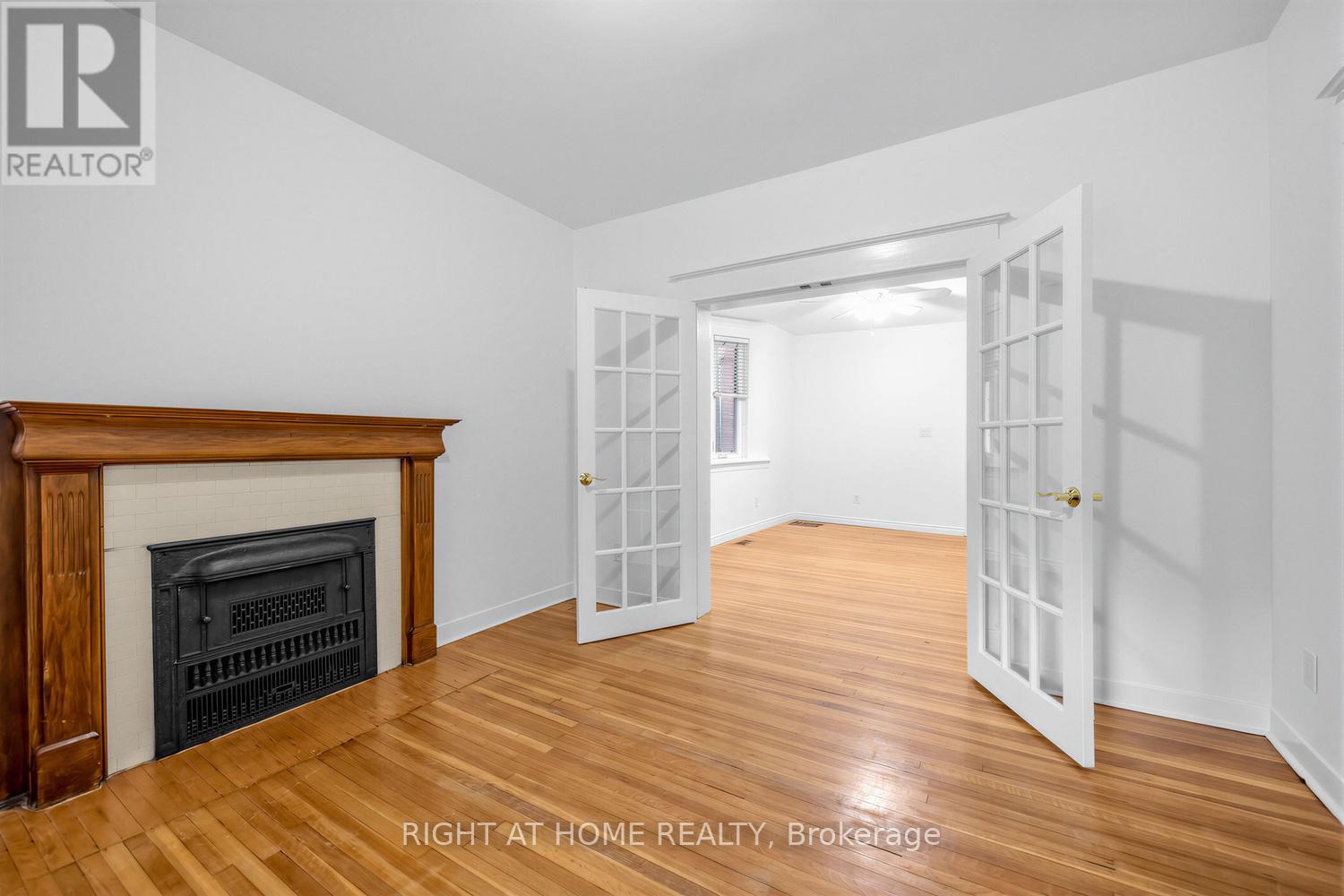 38 Kenneth Avenue, Toronto, Ontario  M6P 1H9 - Photo 7 - W13482172