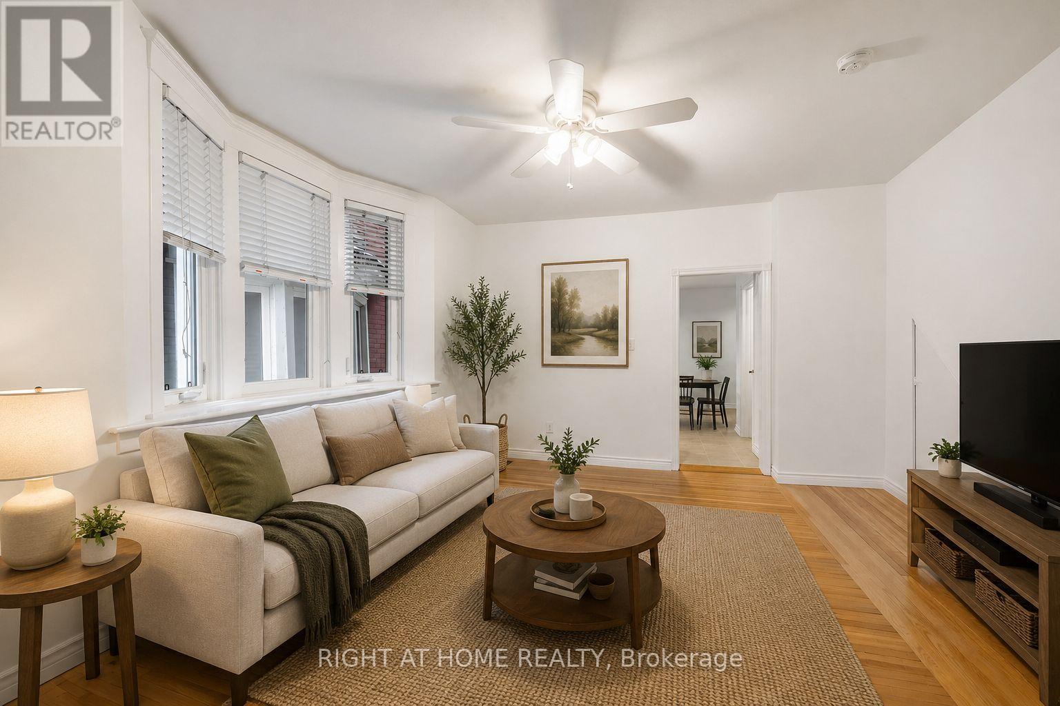 38 Kenneth Avenue, Toronto, Ontario  M6P 1H9 - Photo 8 - W13482172