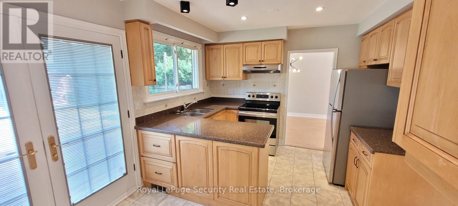 Main - 115 Poynter Drive, Toronto, Ontario M9R 1L7 - Photo 3 - W13482194