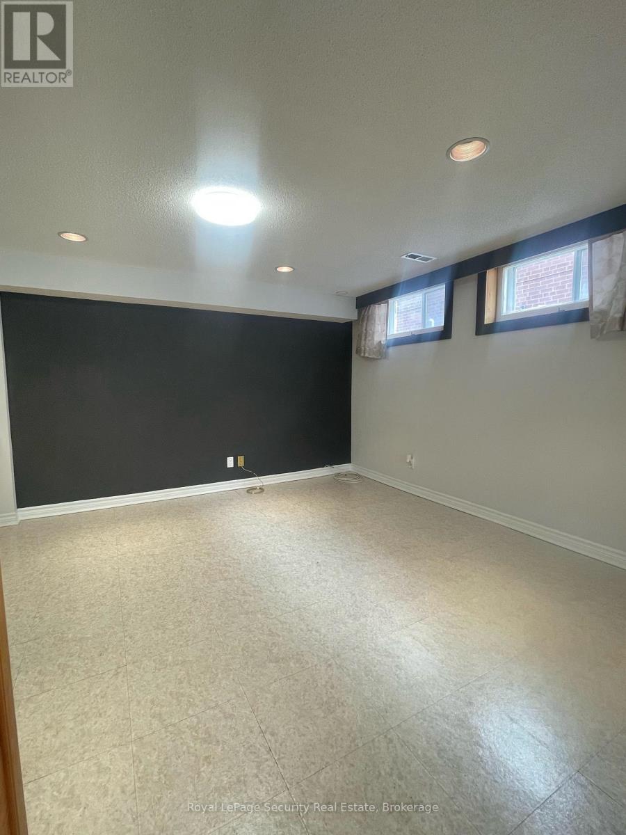 Lower - 115 Poynter Drive, Toronto, Ontario M9R 1L7 - Photo 12 - W13482196