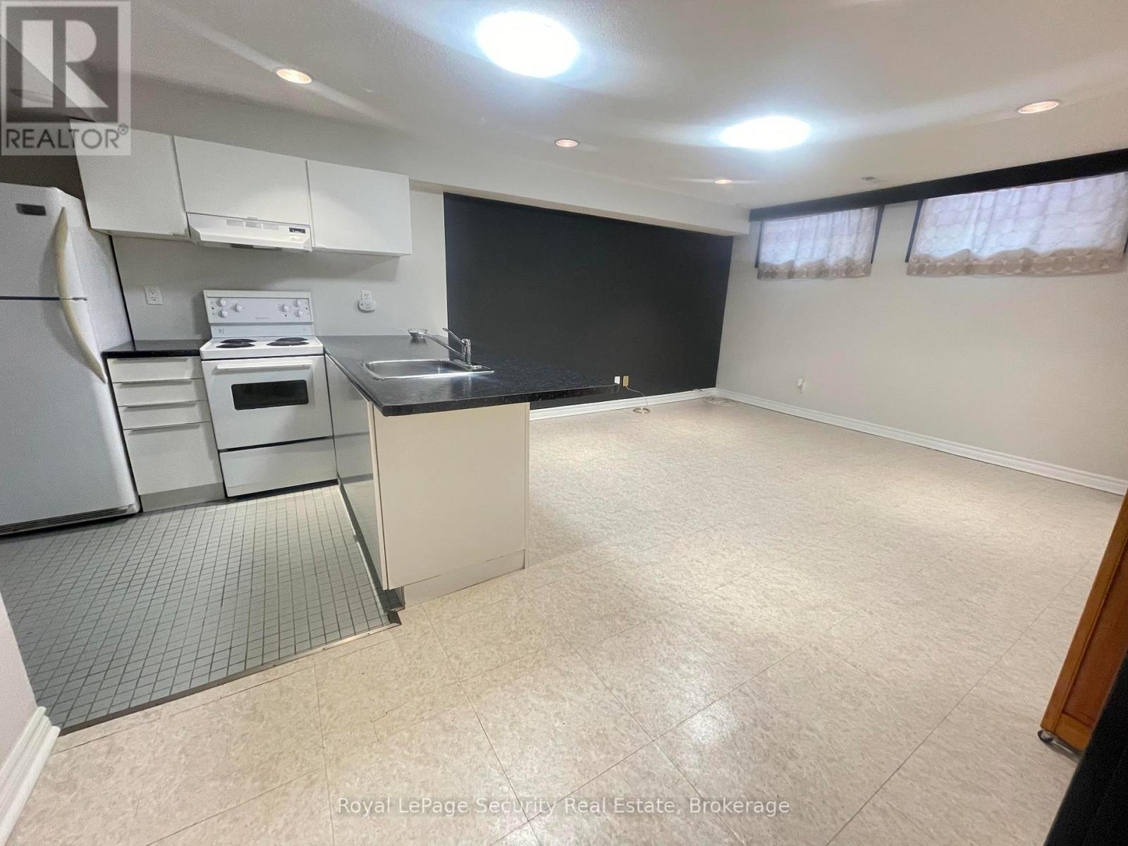 Lower - 115 Poynter Drive, Toronto, Ontario M9R 1L7 - Photo 4 - W13482196
