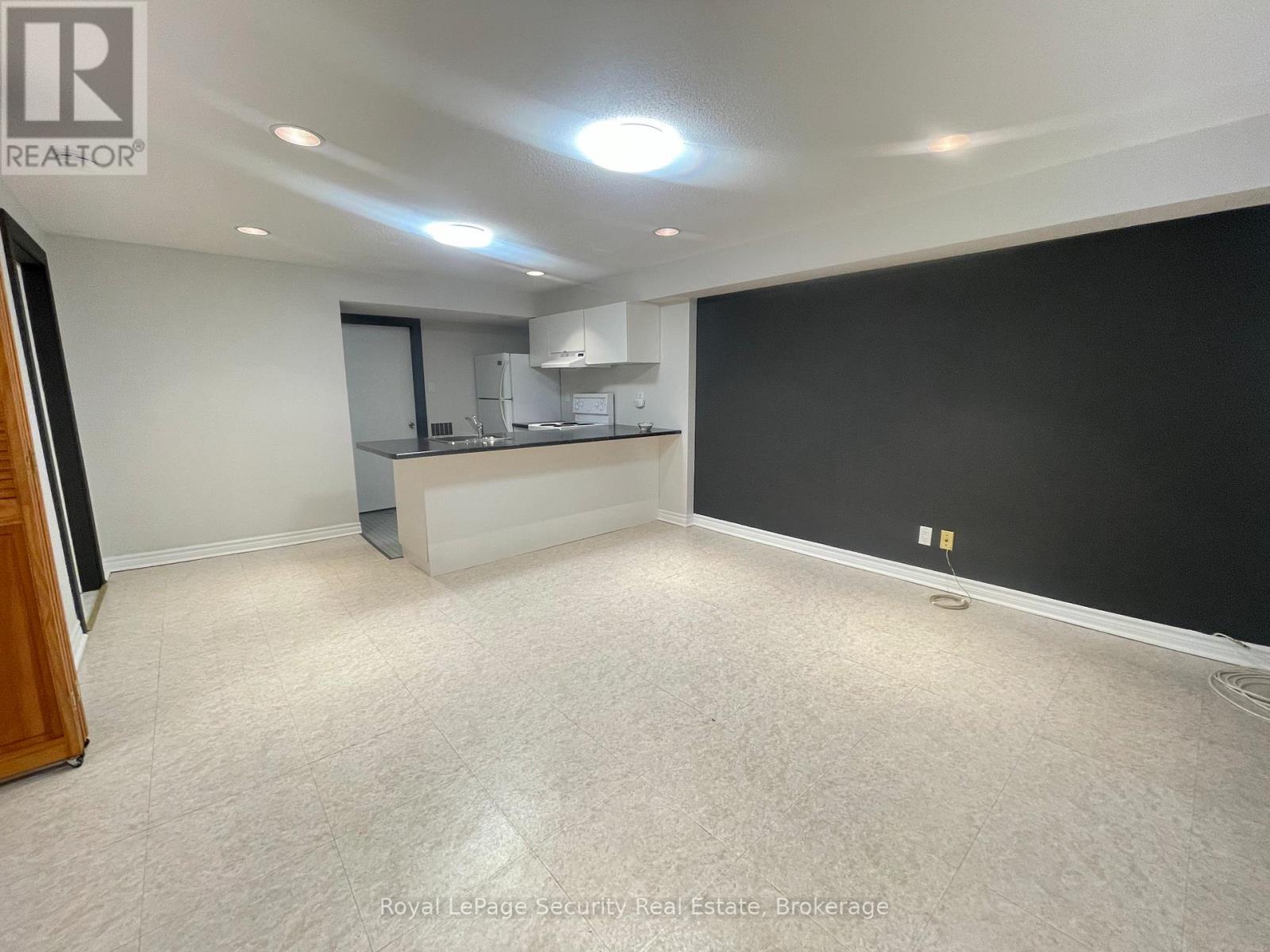 Lower - 115 Poynter Drive, Toronto, Ontario M9R 1L7 - Photo 5 - W13482196