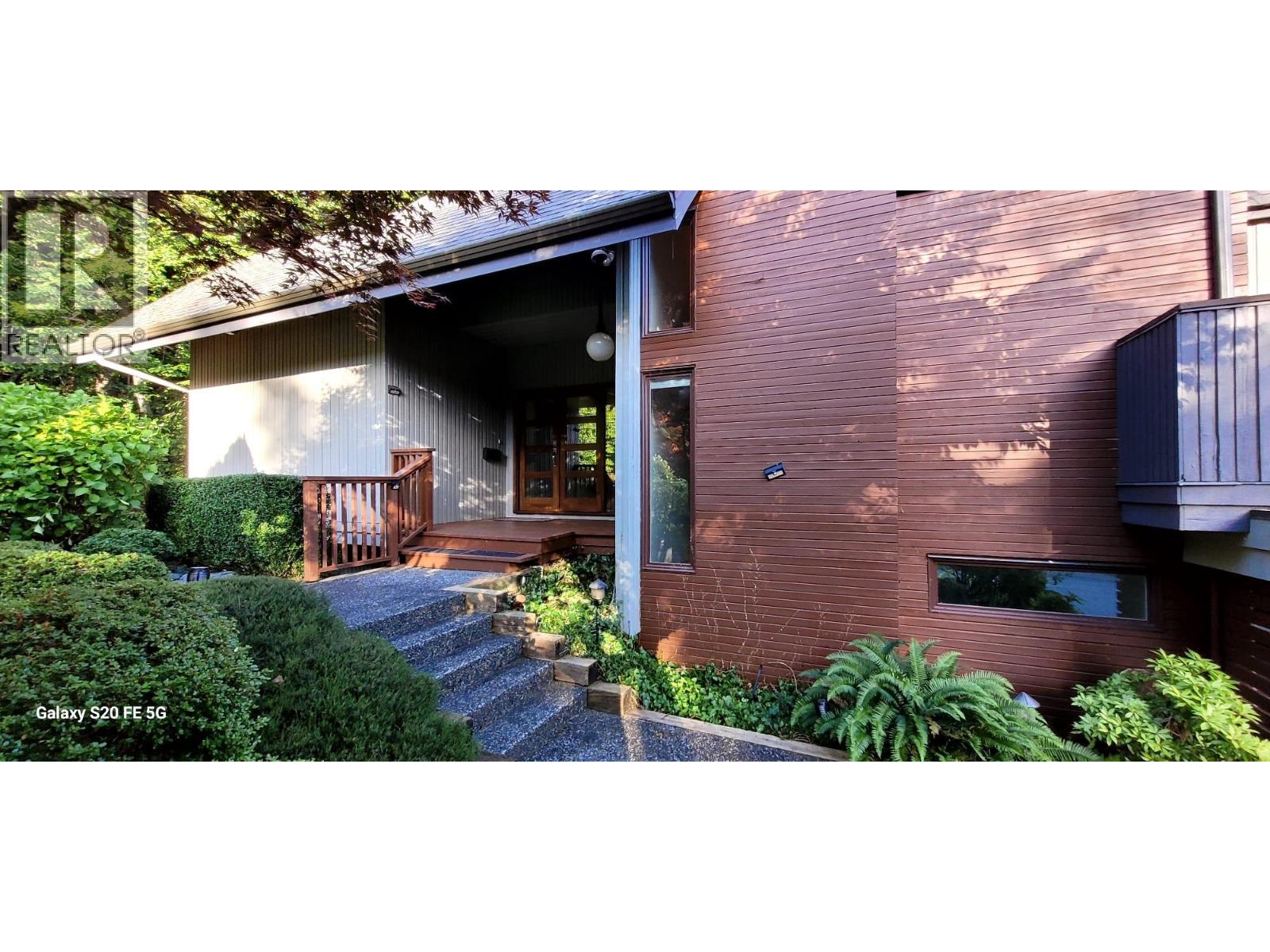 5344 Cliffridge Avenue, North Vancouver, British Columbia V7R 3V4 - Photo 2 - R3135009