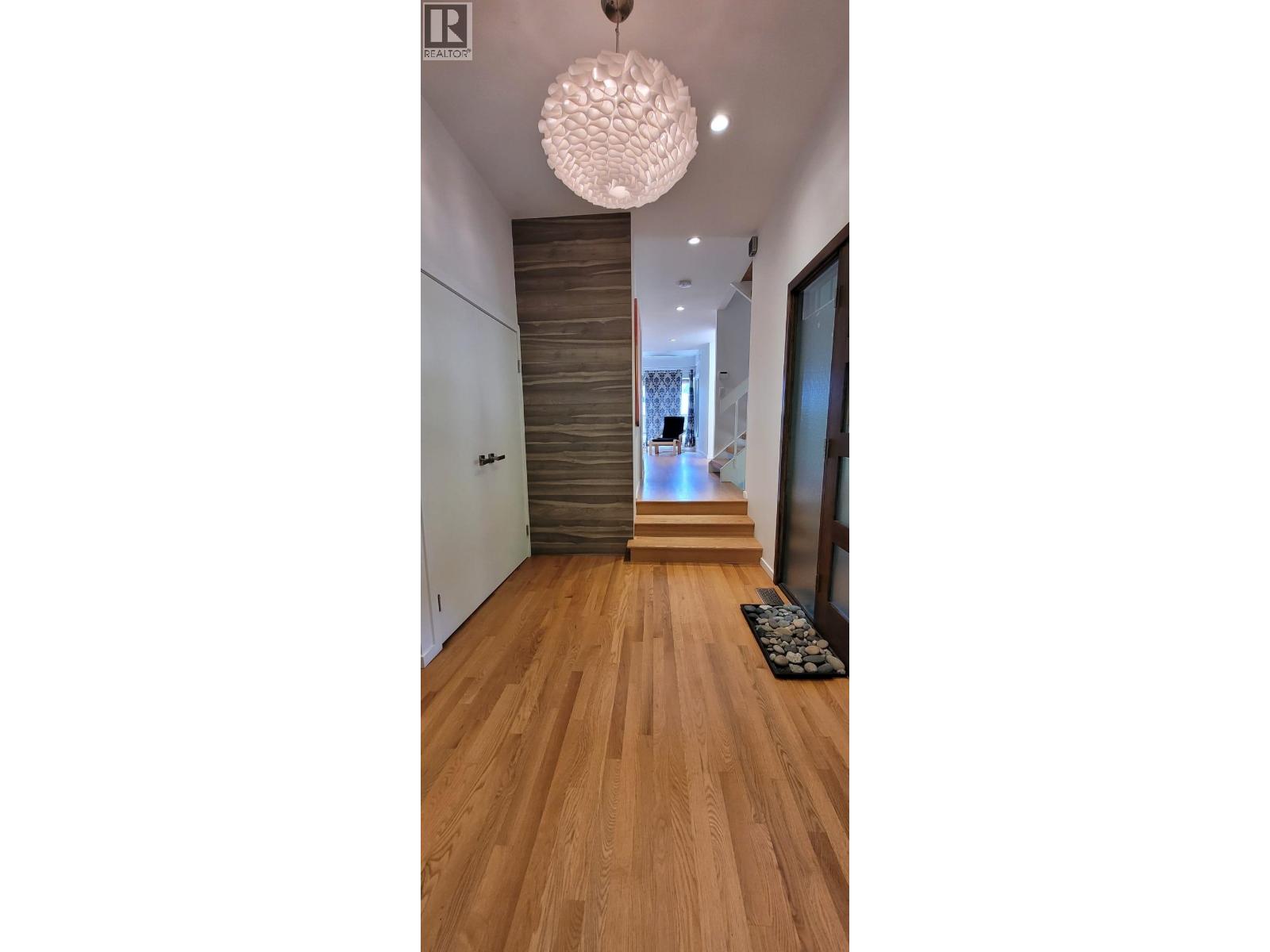 5344 Cliffridge Avenue, North Vancouver, British Columbia V7R 3V4 - Photo 3 - R3135009