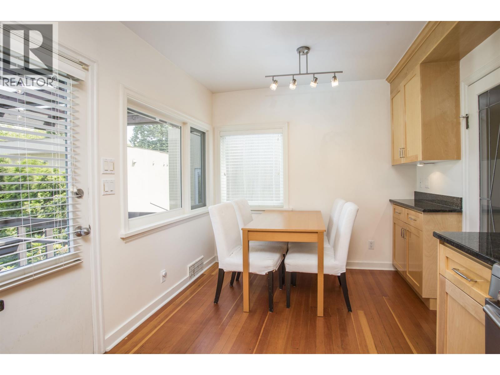3877 W Broadway, Vancouver, British Columbia  V6R 2C2 - Photo 11 - R3139239