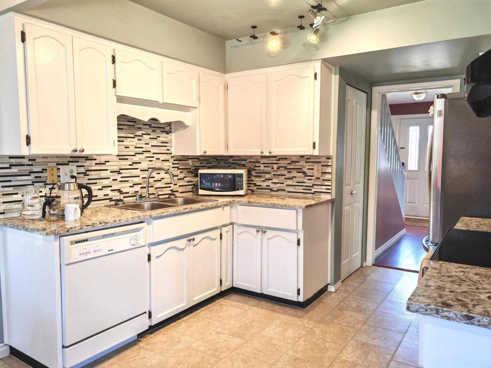 11933 Woodgrove Avenue, Delta, British Columbia  V4E 3H2 - Photo 8 - R3139018