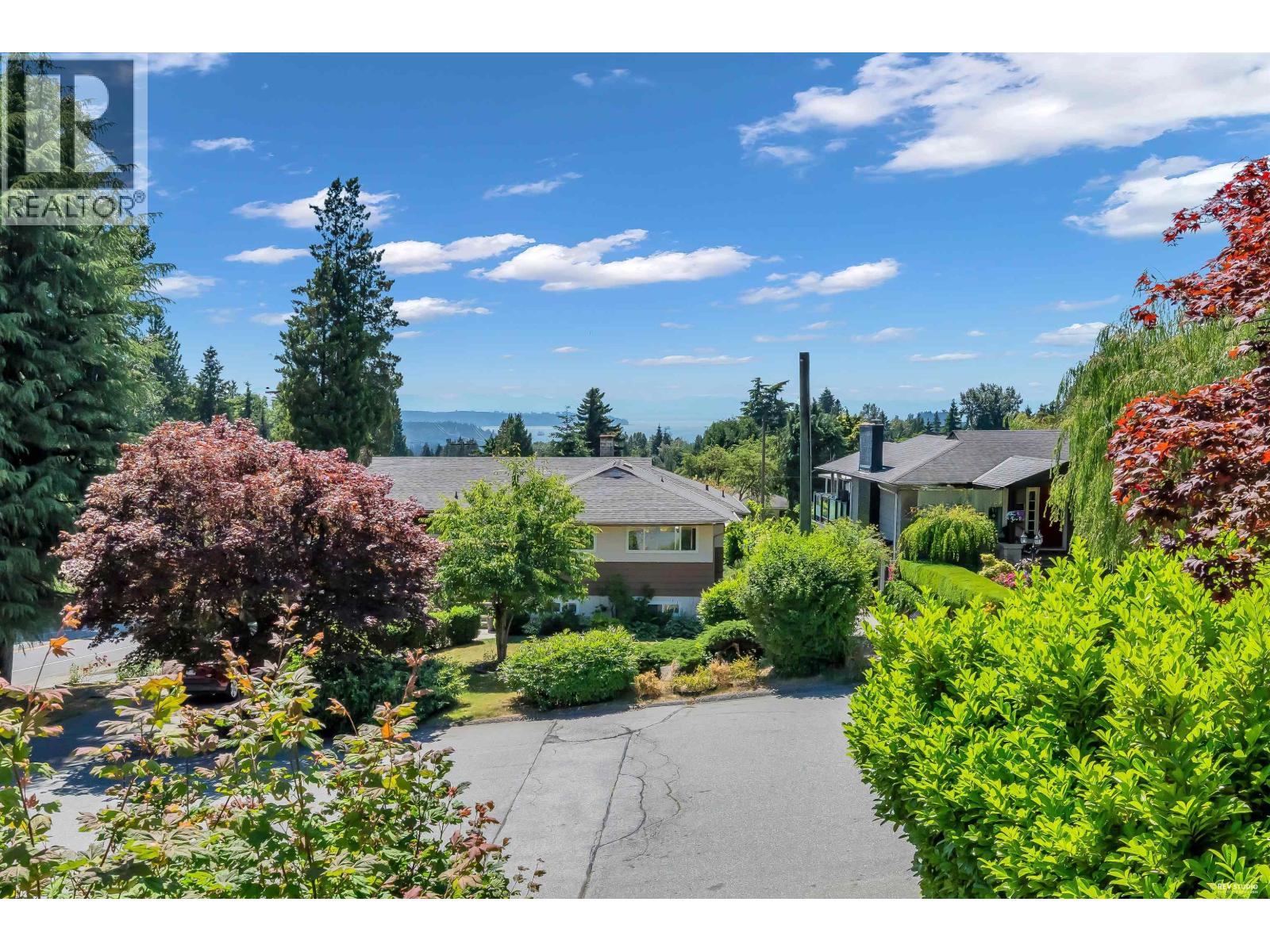 468 SAVILLE CRESCENT, North Vancouver, British Columbia