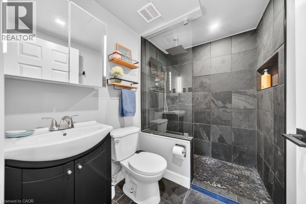 118 West 33rd Street, Hamilton, Ontario  L9C 5J1 - Photo 34 - 40833857