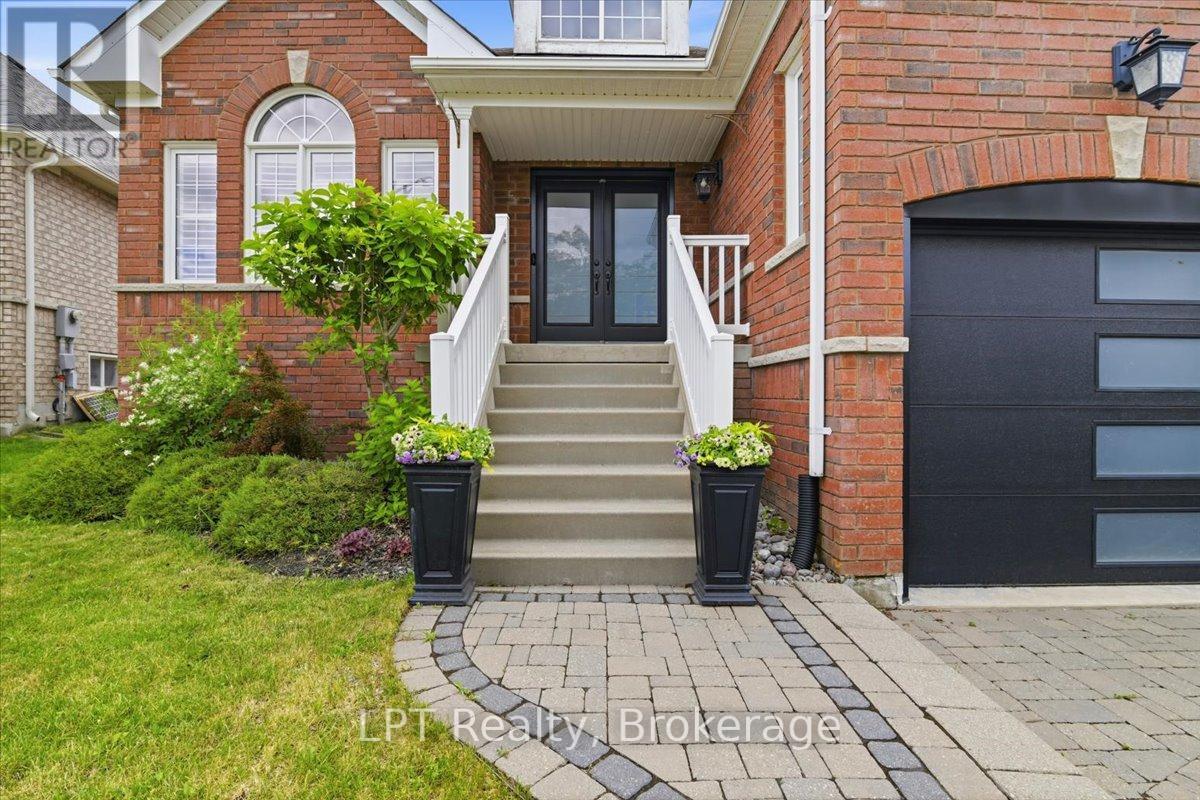 71 Laprade Square, Clarington, Ontario  L1C 0C9 - Photo 2 - E13482330