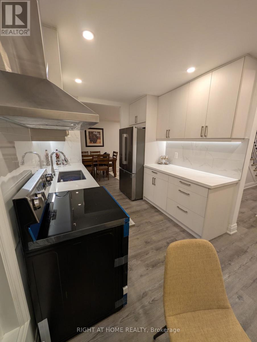 341 Webb Court, Newmarket, Ontario  L3Y 5E8 - Photo 6 - N13482226