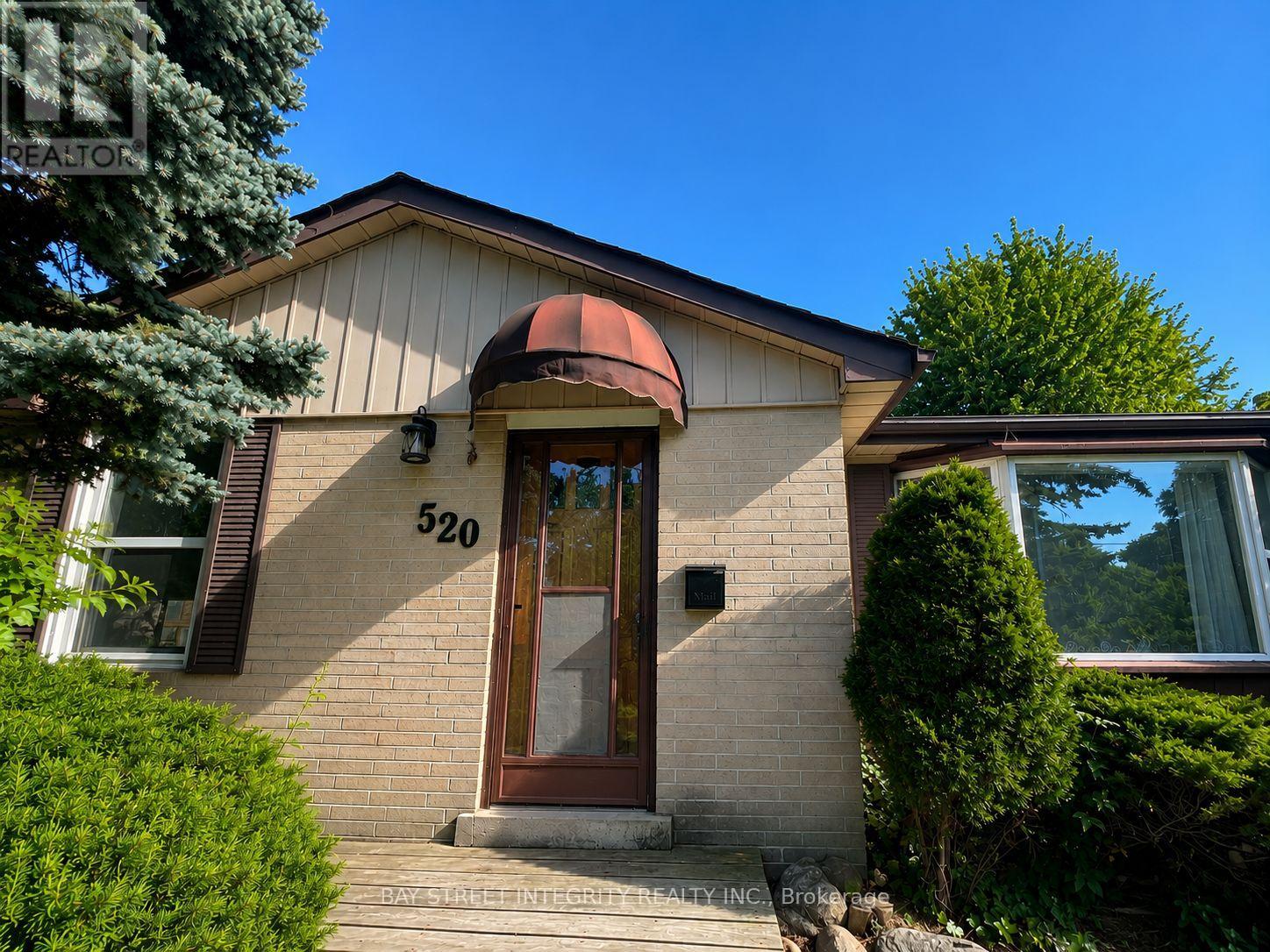 520 Lynett Crescent, Richmond Hill, Ontario  L4C 2V9 - Photo 2 - N13482270