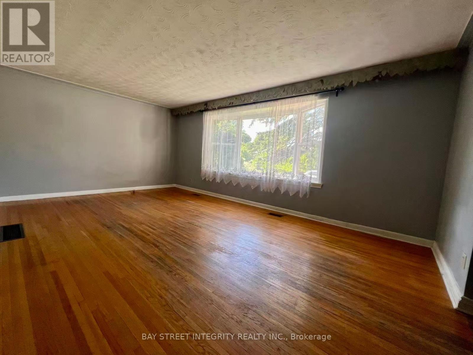 520 Lynett Crescent, Richmond Hill, Ontario  L4C 2V9 - Photo 3 - N13482270