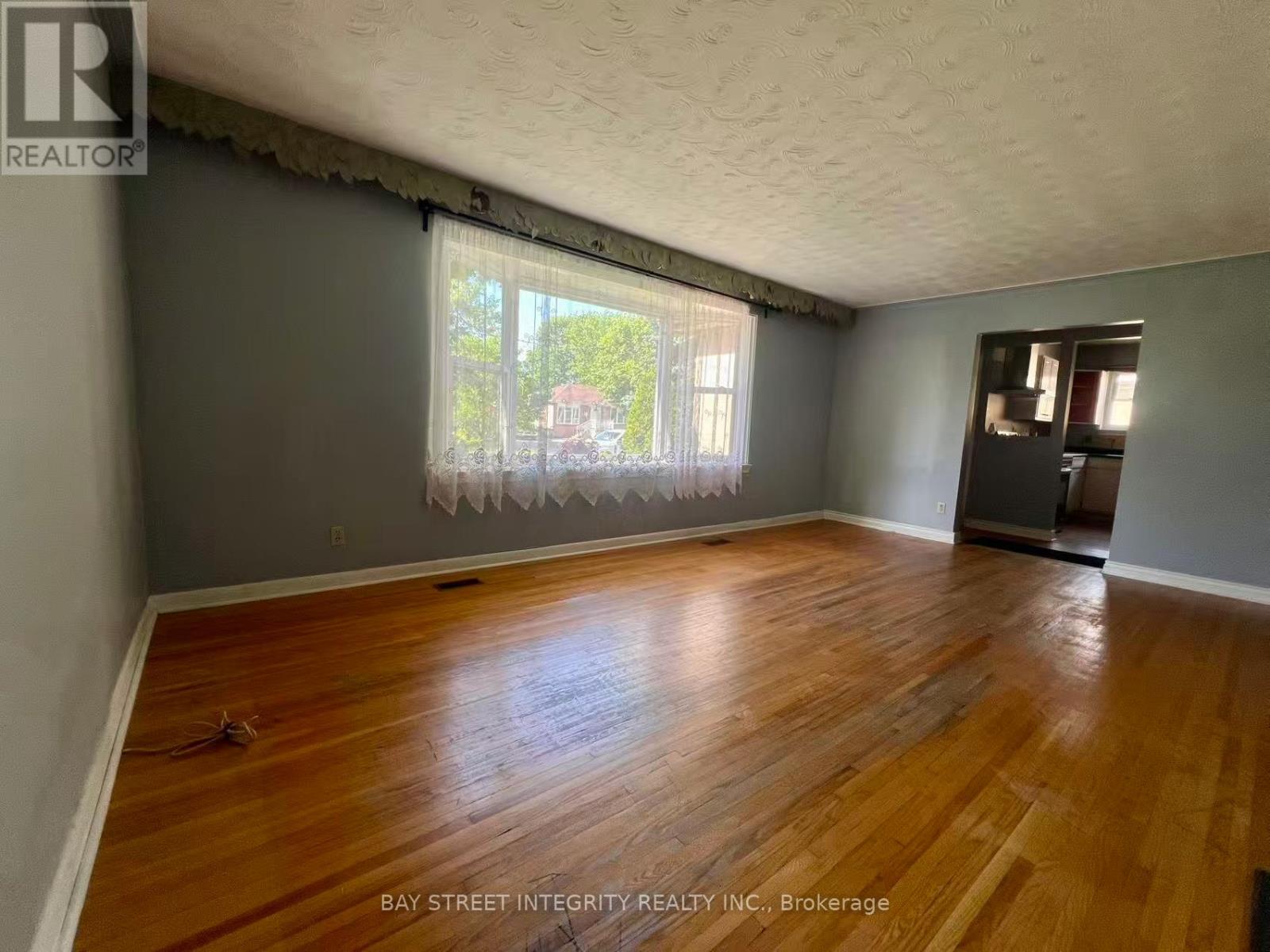 520 Lynett Crescent, Richmond Hill, Ontario  L4C 2V9 - Photo 4 - N13482270