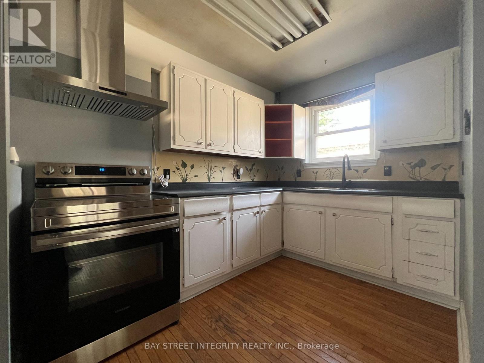 520 Lynett Crescent, Richmond Hill, Ontario  L4C 2V9 - Photo 6 - N13482270