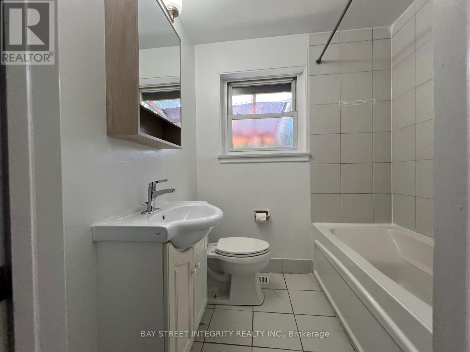 520 Lynett Crescent, Richmond Hill, Ontario  L4C 2V9 - Photo 7 - N13482270