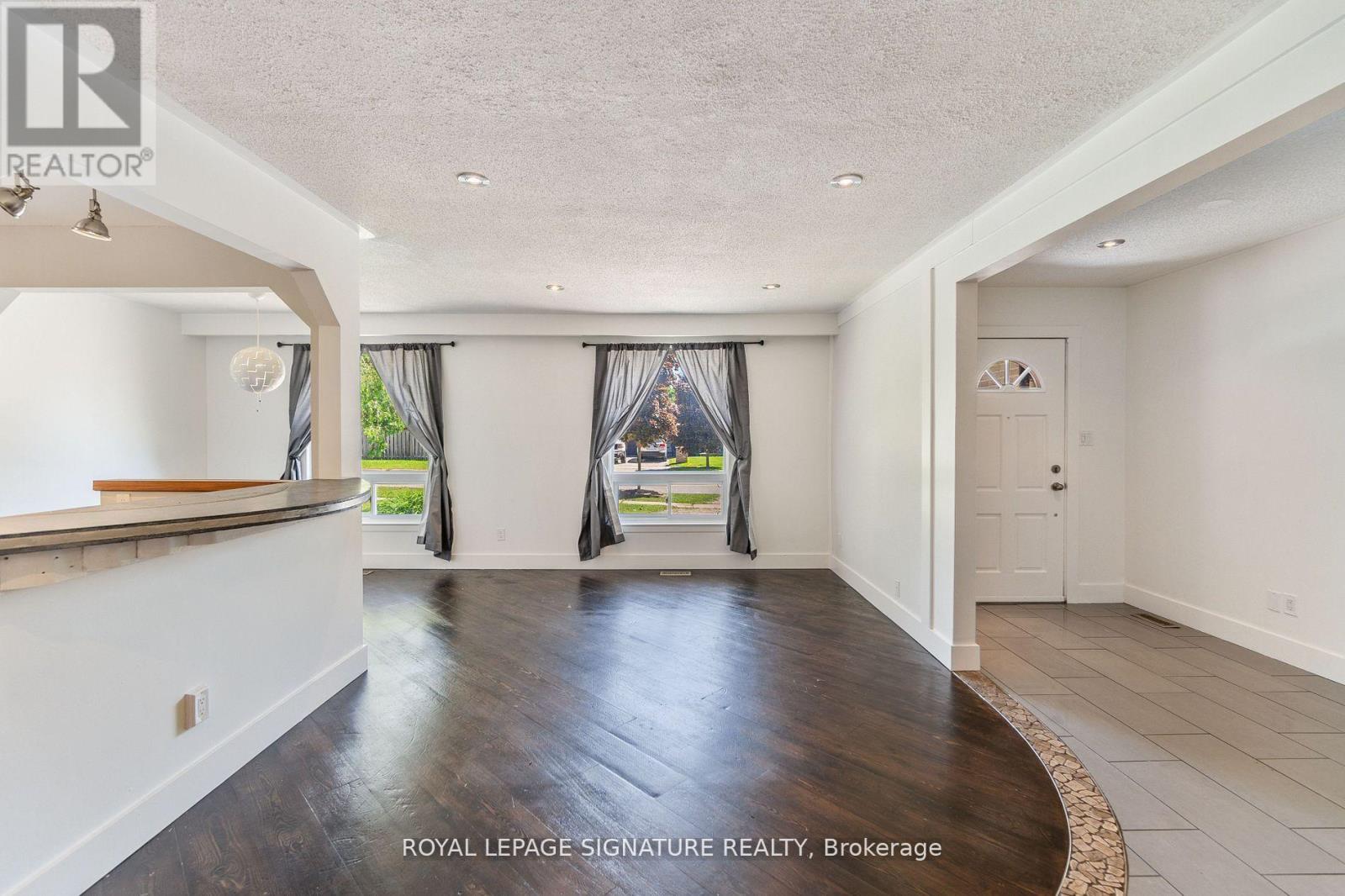 Upper - 4 Patricia Avenue, Barrie (Cundles East), Ontario  L4M 3J7 - Photo 10 - S13482322