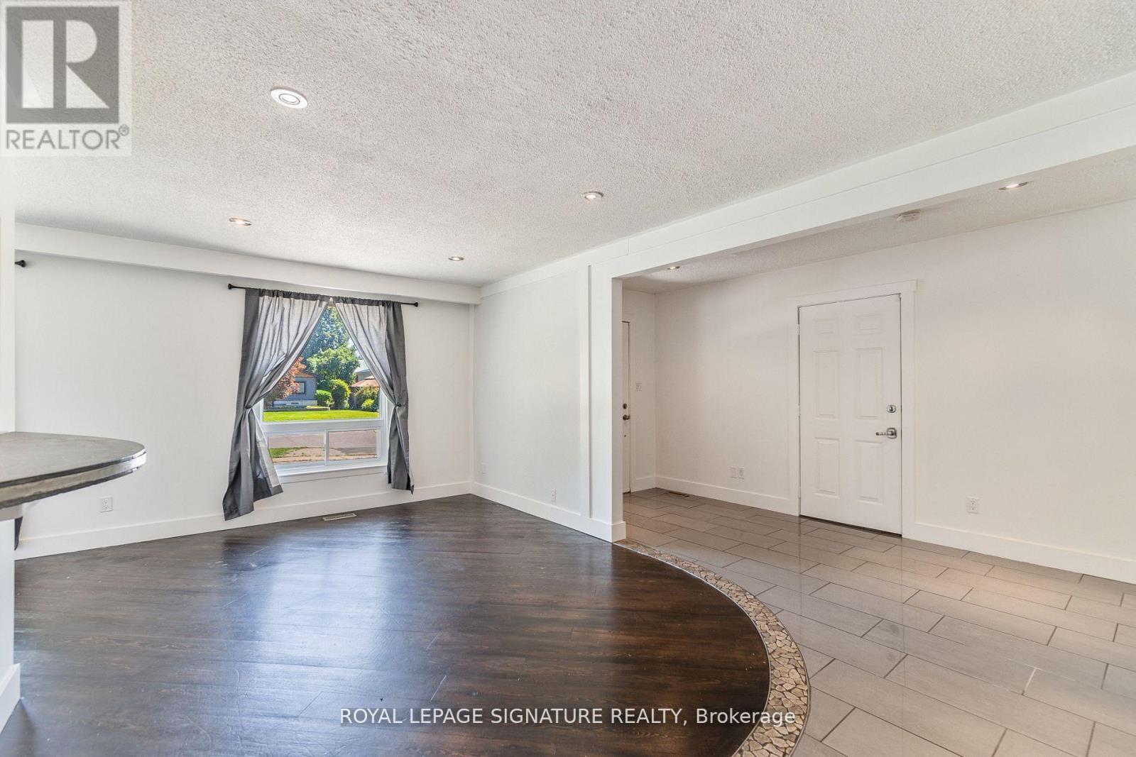 Upper - 4 Patricia Avenue, Barrie (Cundles East), Ontario  L4M 3J7 - Photo 11 - S13482322