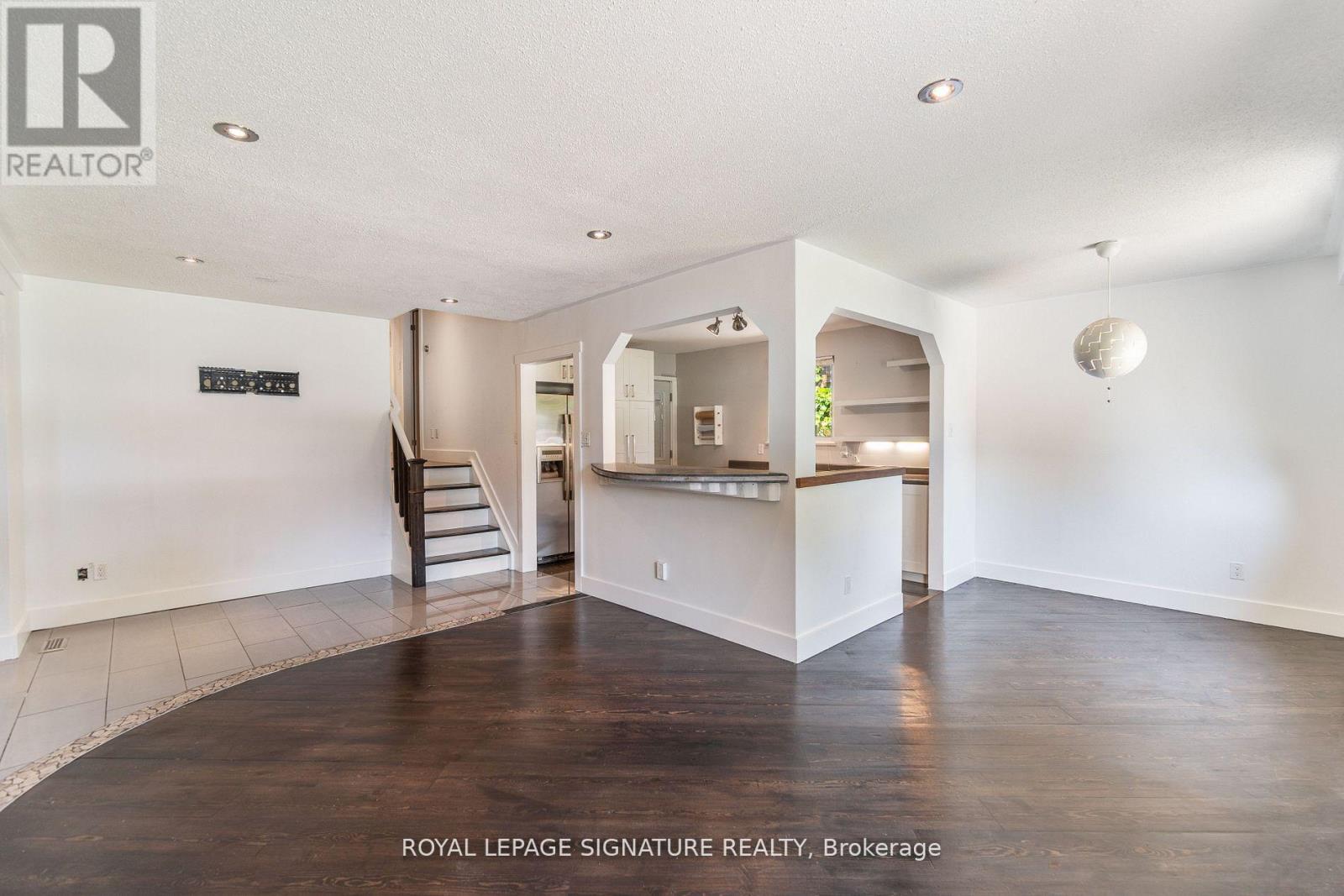 Upper - 4 Patricia Avenue, Barrie (Cundles East), Ontario  L4M 3J7 - Photo 12 - S13482322