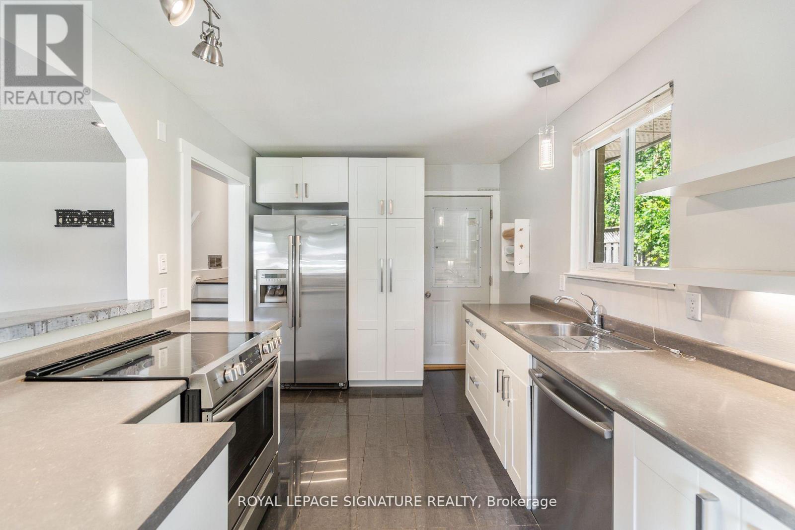 Upper - 4 Patricia Avenue, Barrie (Cundles East), Ontario  L4M 3J7 - Photo 17 - S13482322