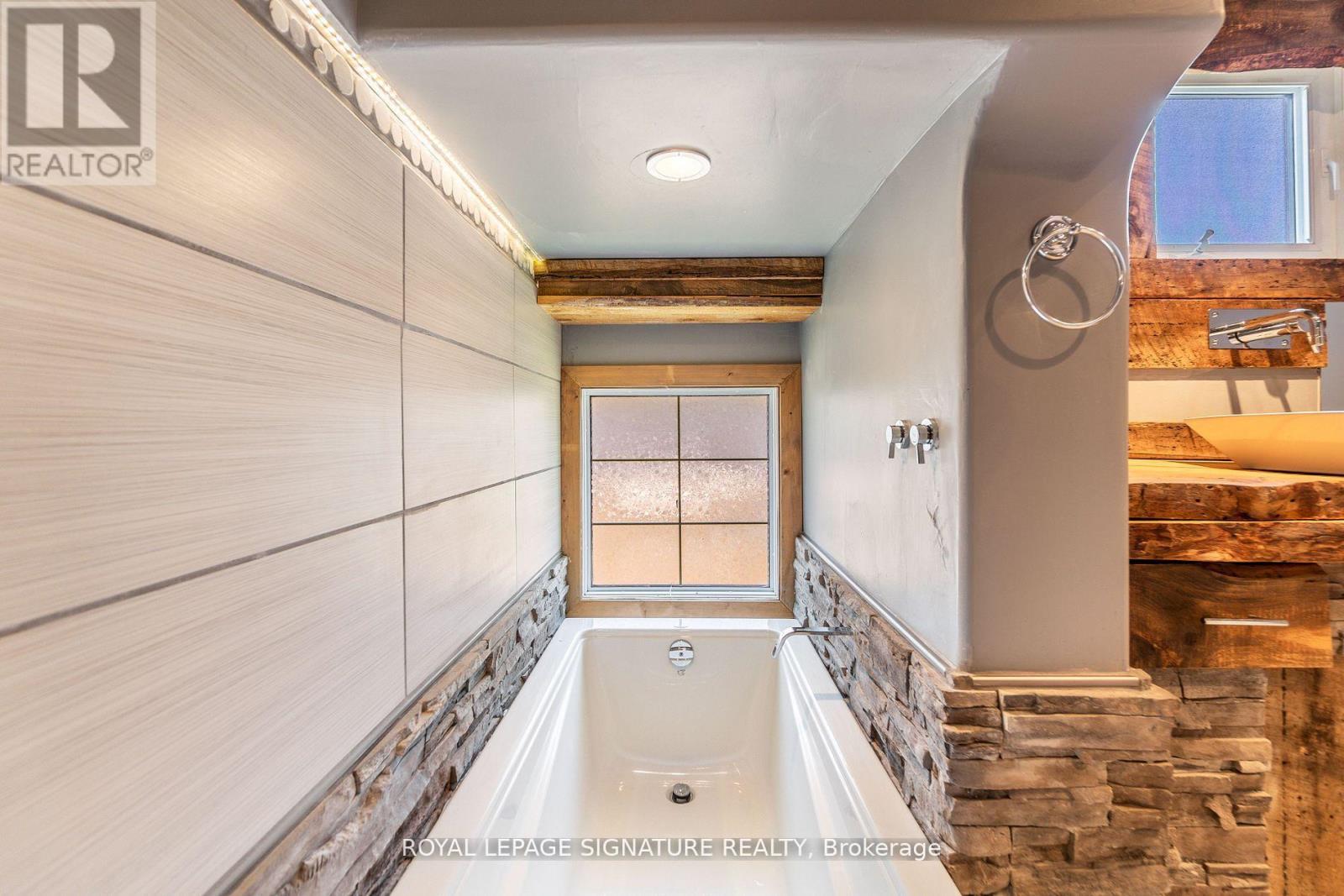 Upper - 4 Patricia Avenue, Barrie (Cundles East), Ontario  L4M 3J7 - Photo 29 - S13482322