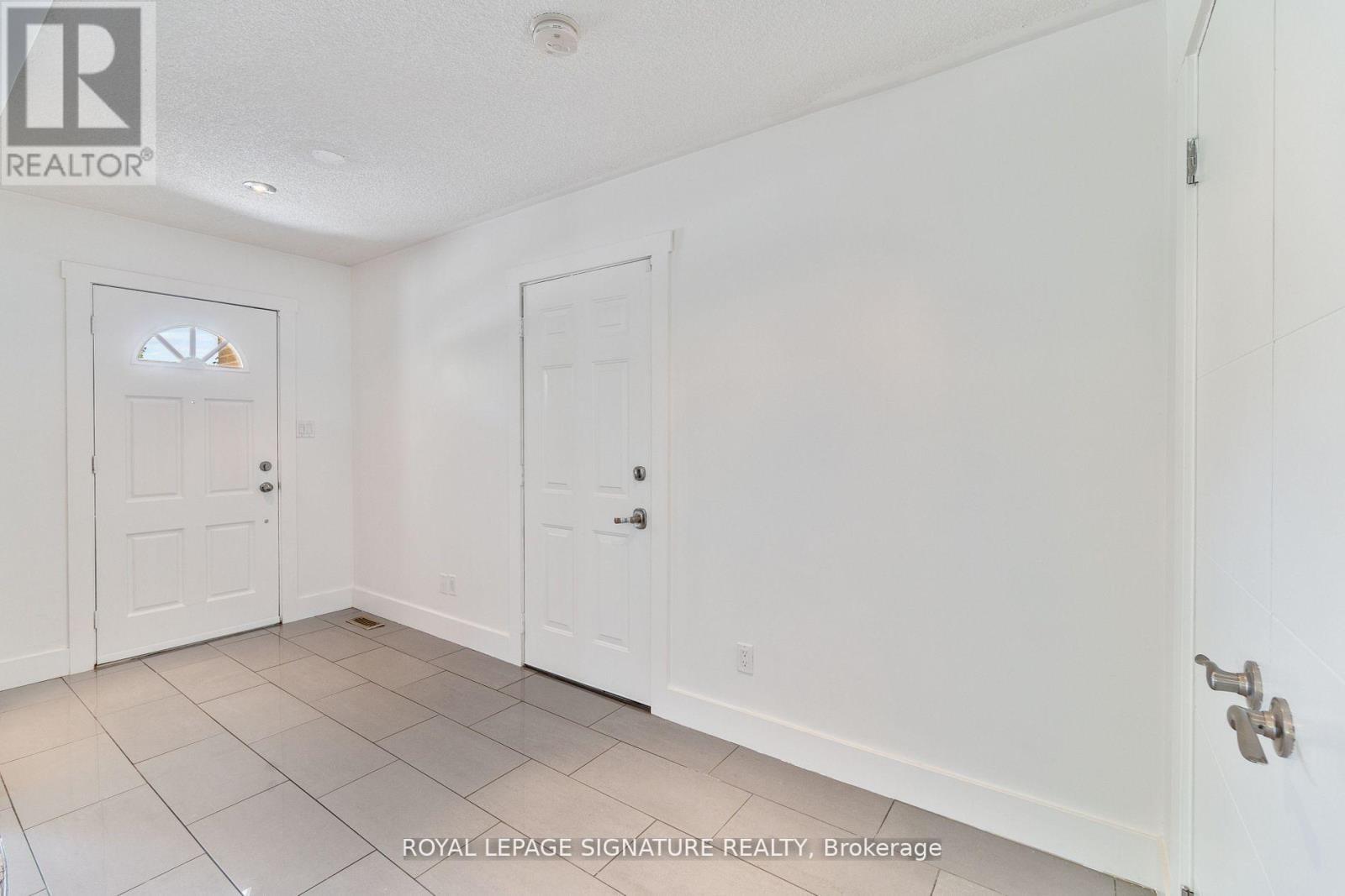 Upper - 4 Patricia Avenue, Barrie (Cundles East), Ontario  L4M 3J7 - Photo 6 - S13482322