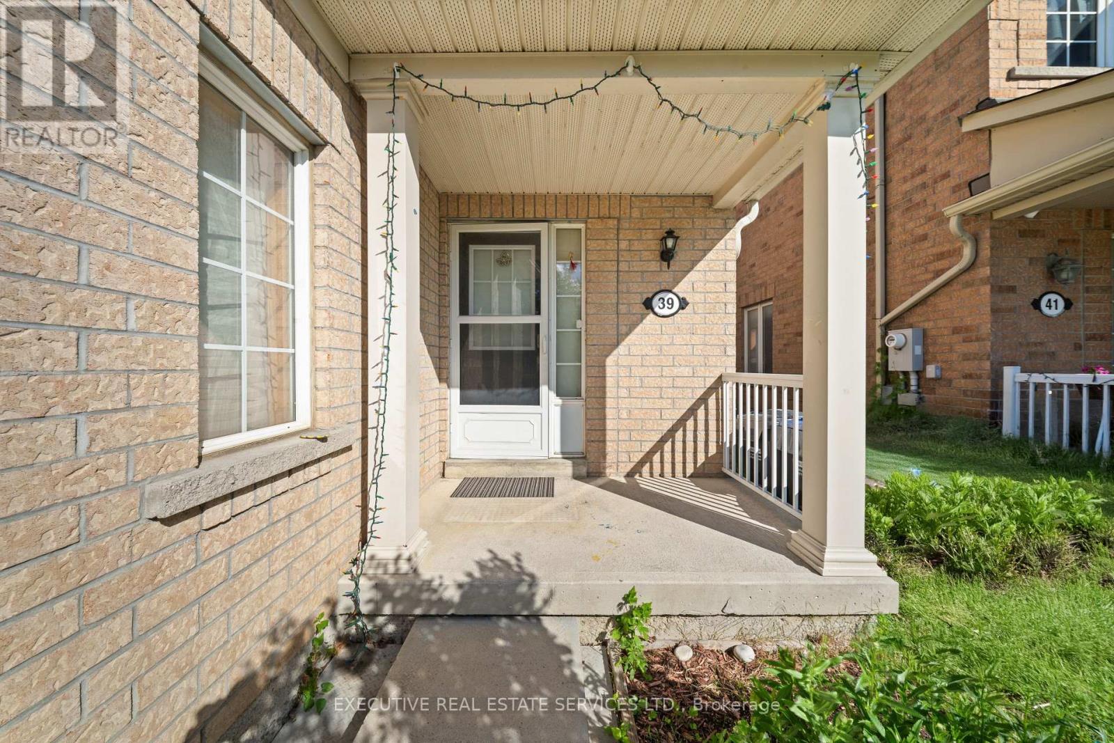 39 Kintyre Street, Brampton, Ontario  L6Z 0E5 - Photo 5 - W13482320