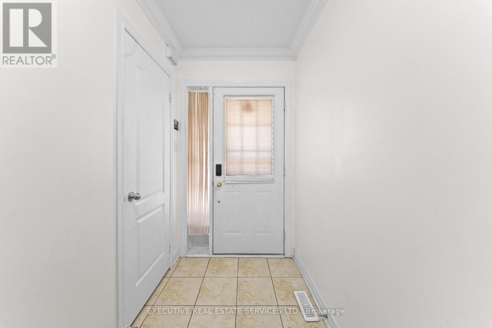 39 Kintyre Street, Brampton, Ontario  L6Z 0E5 - Photo 6 - W13482320