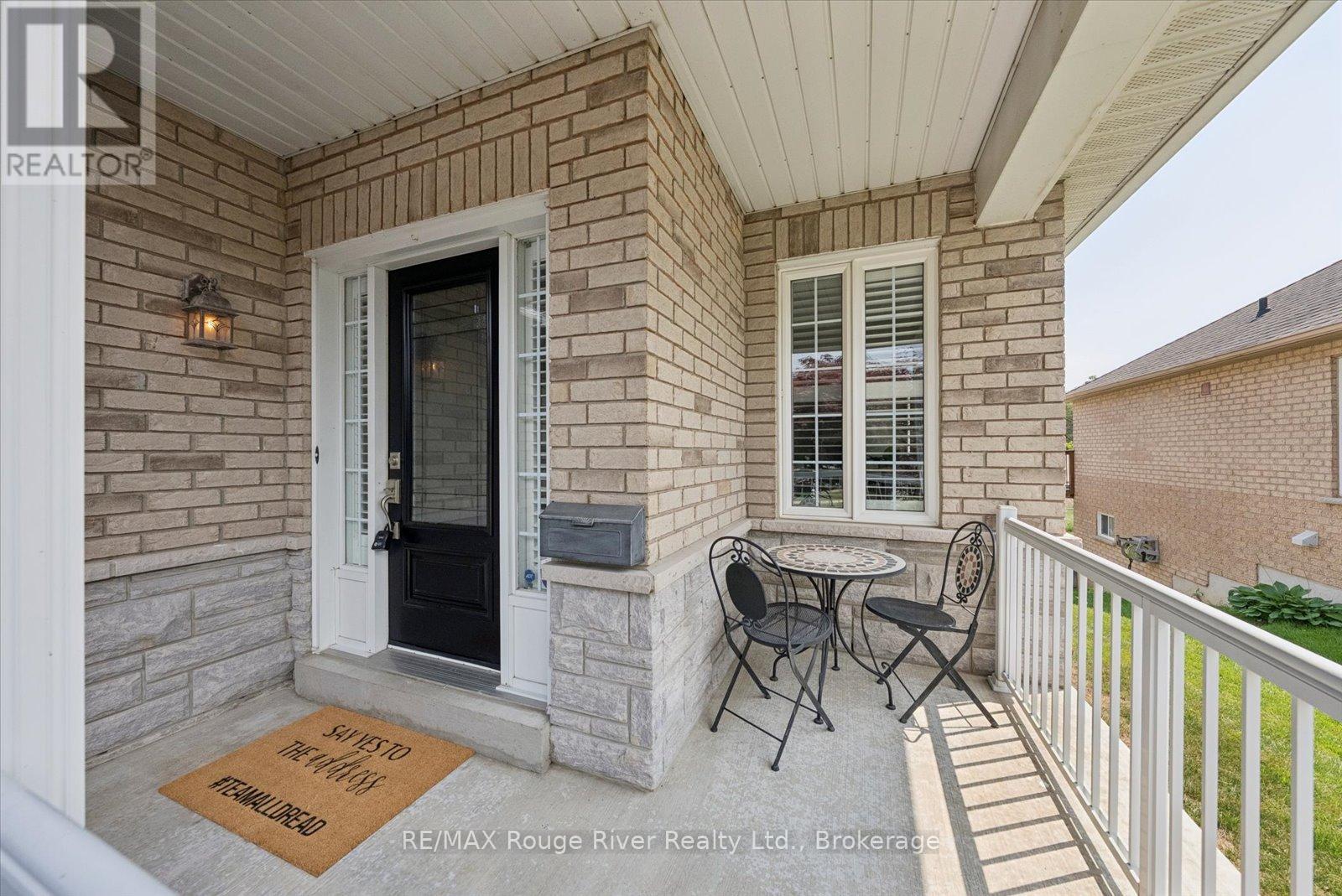 131 Guildwood Drive, Clarington, Ontario  L1C 5C7 - Photo 2 - E13473546