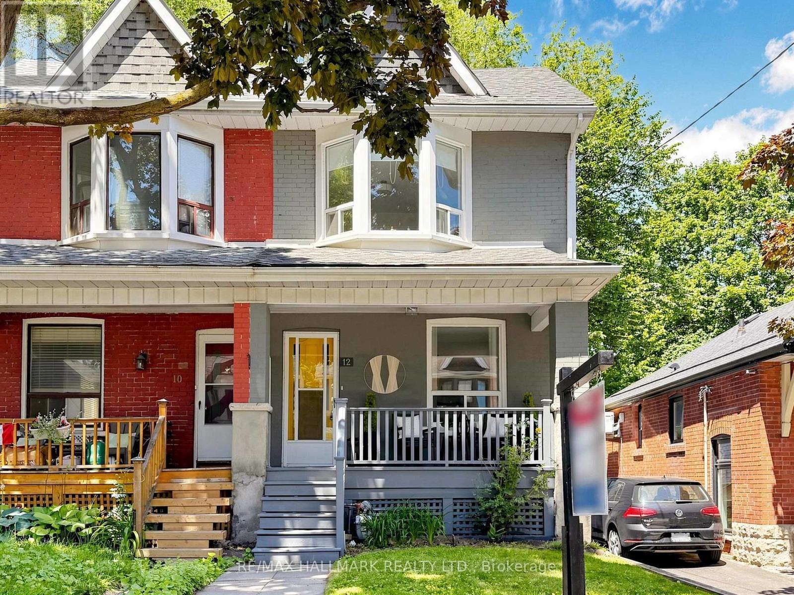 <div class="slider-price">$789,900</div><p>12 Richard Avenue, Toronto, Ontario</p>