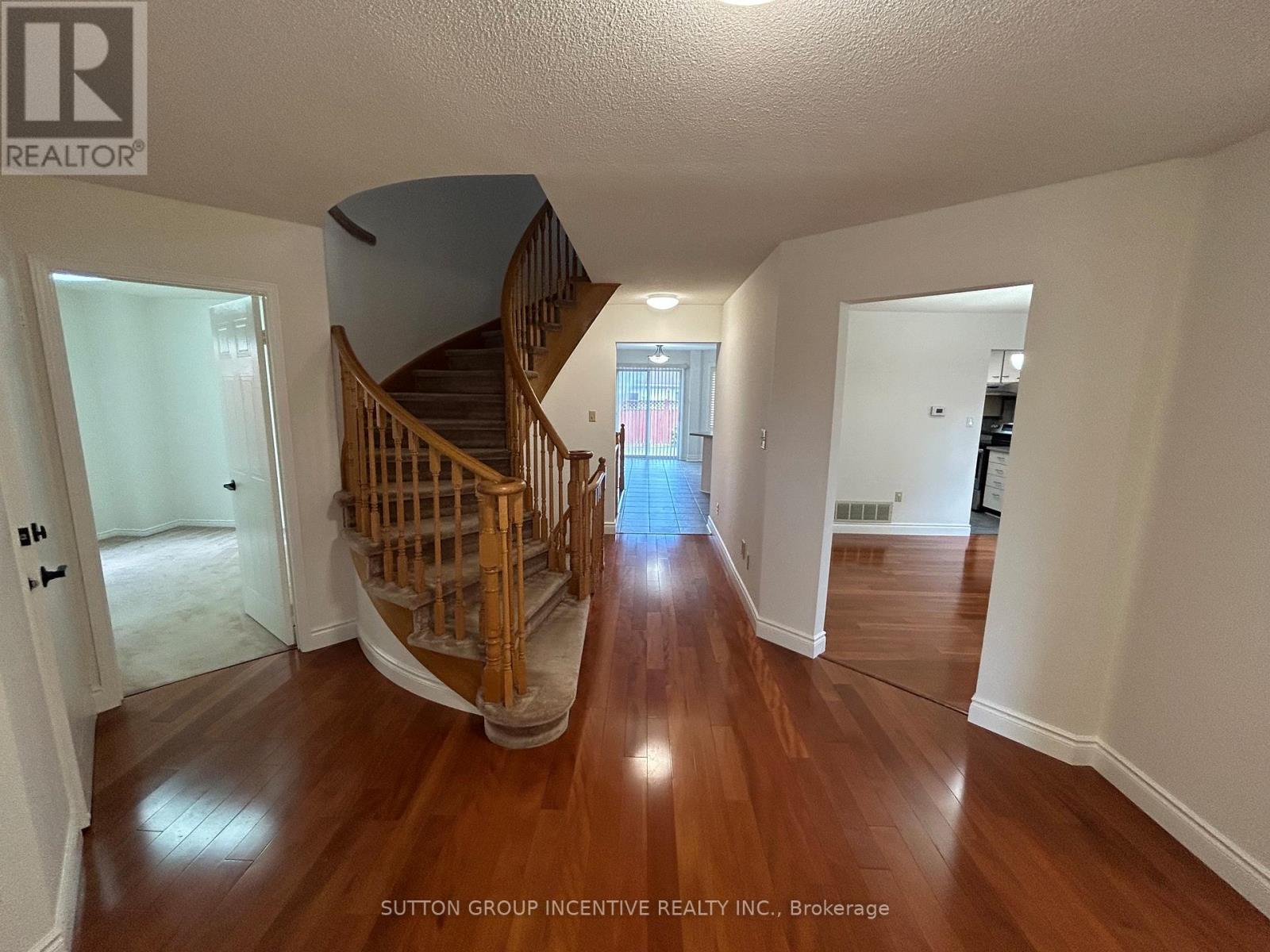 189 Hanmer Street W, Barrie (West Bayfield), Ontario L4N 7J9 - Photo 2 - S13482424