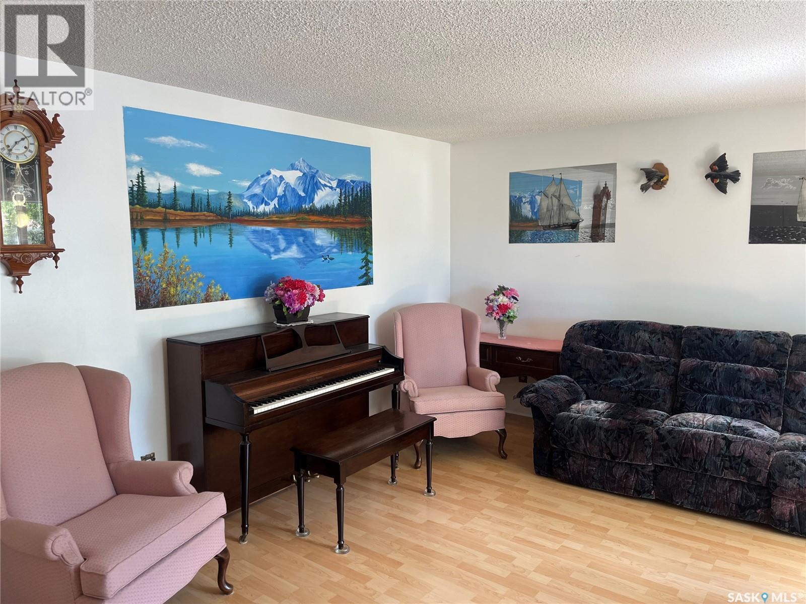 7 Watts Bay, Regina, Saskatchewan  S4N 5G6 - Photo 3 - SK040325